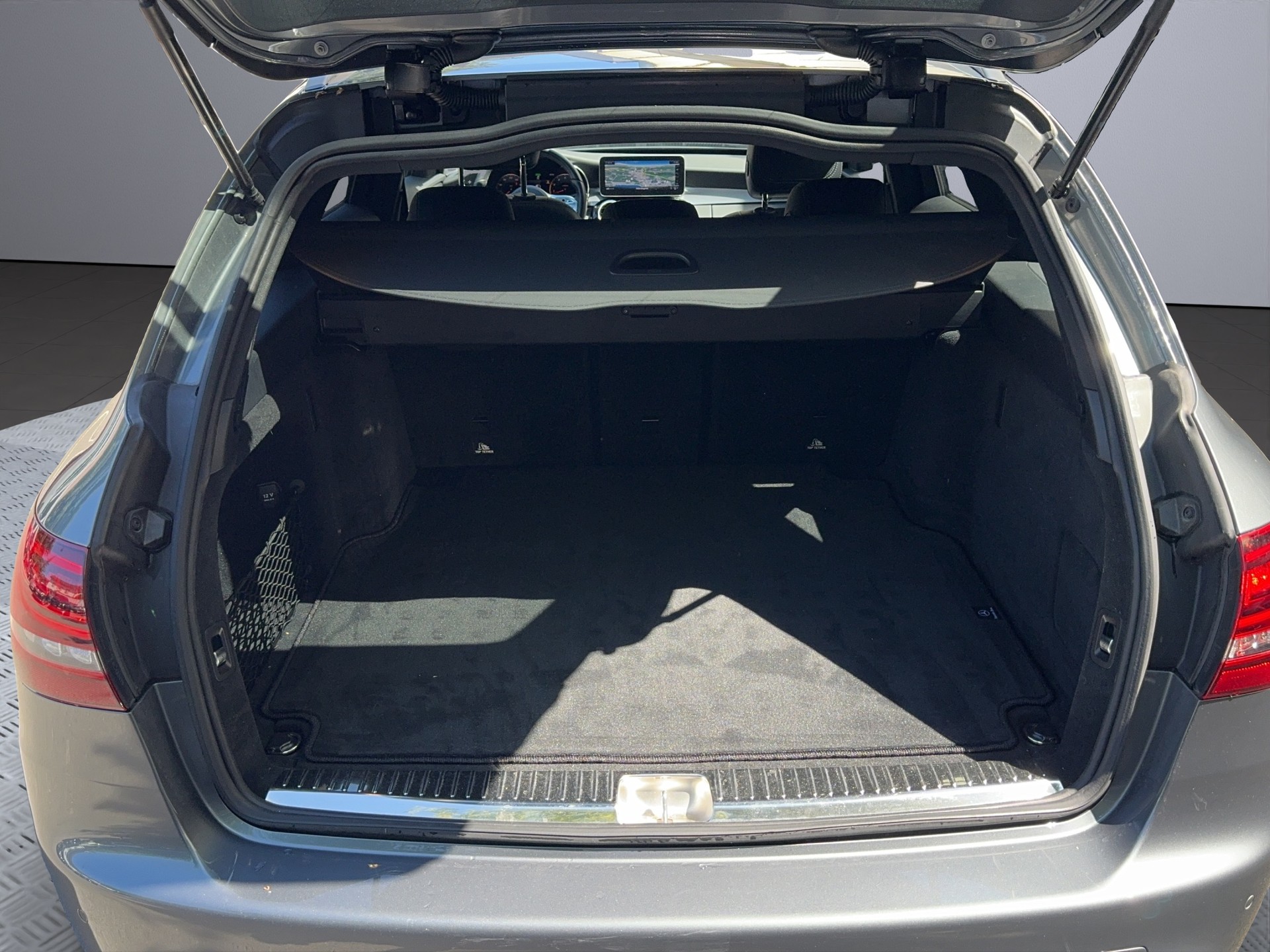 MERCEDES-BENZ C 200 Swiss Star AMG Line 4M 9G-Tronic-image-16