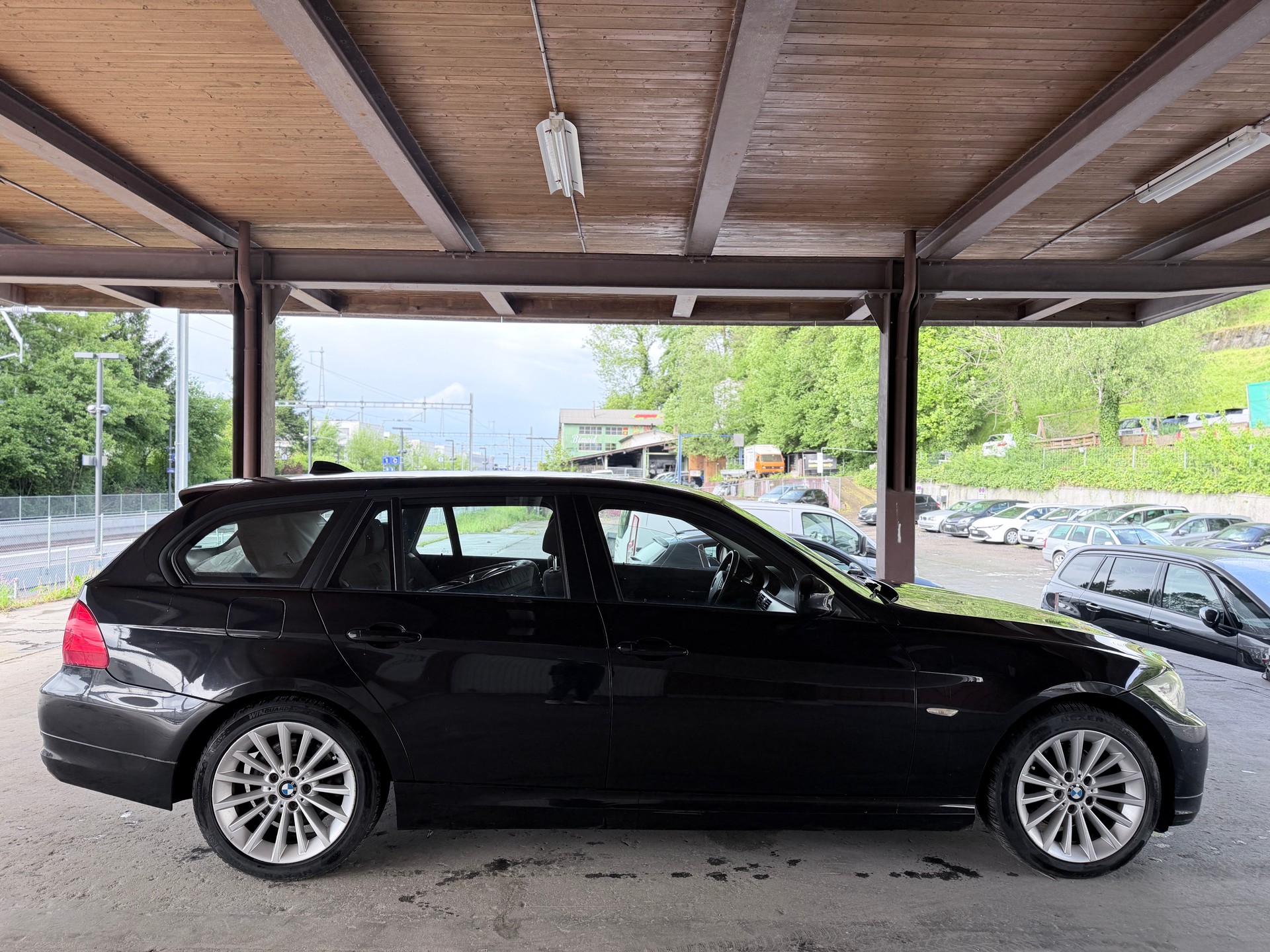 BMW 318d Touring Dynamic Edition Steptronic-image-6