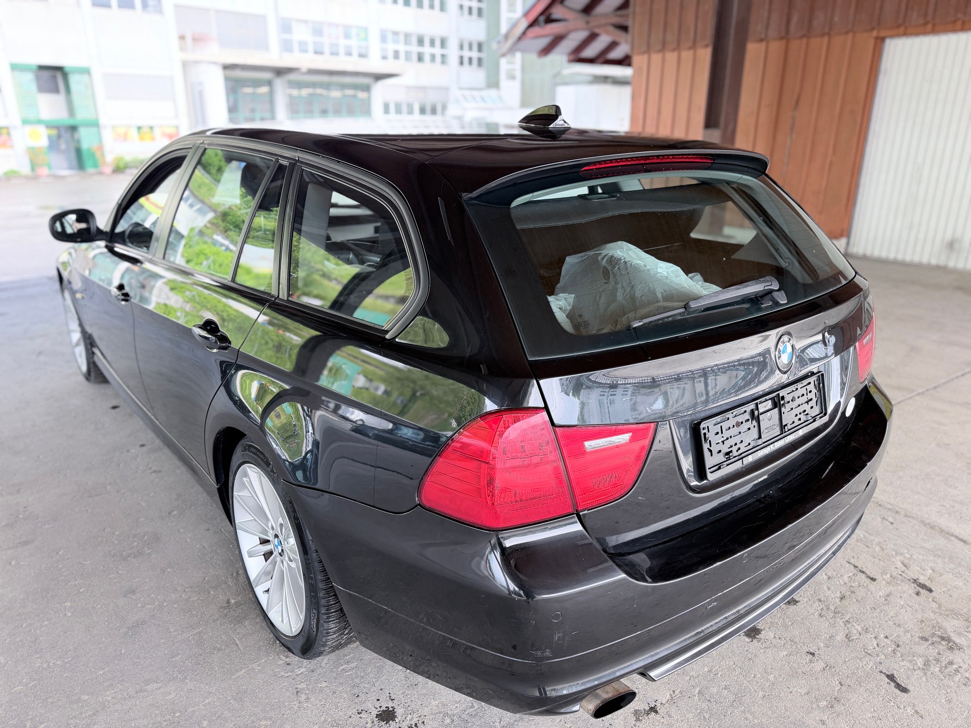 BMW 318d Touring Dynamic Edition Steptronic-image-3