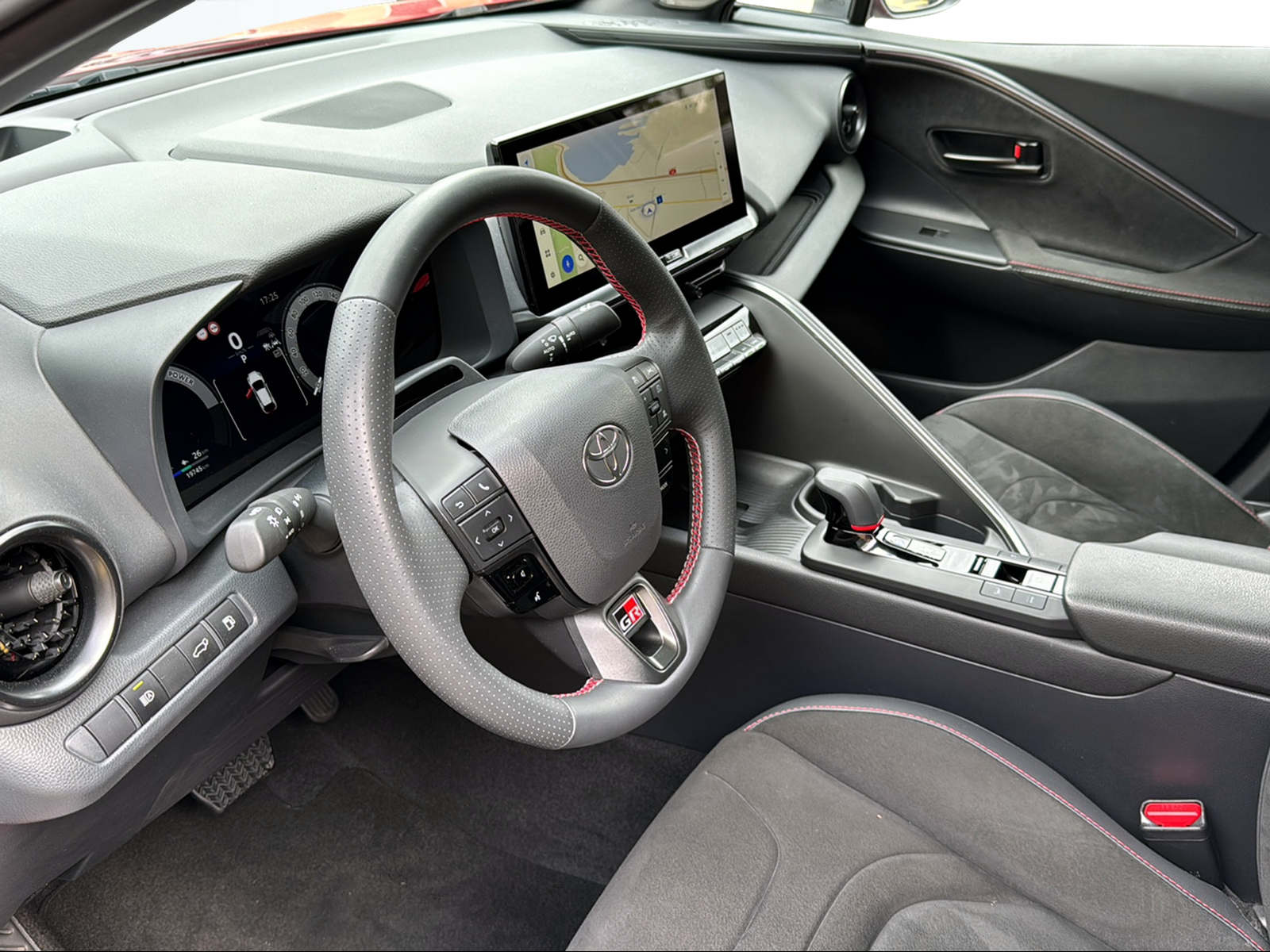 TOYOTA C-HR 2.0 PHEV CVT GR Sport Premire-image-6