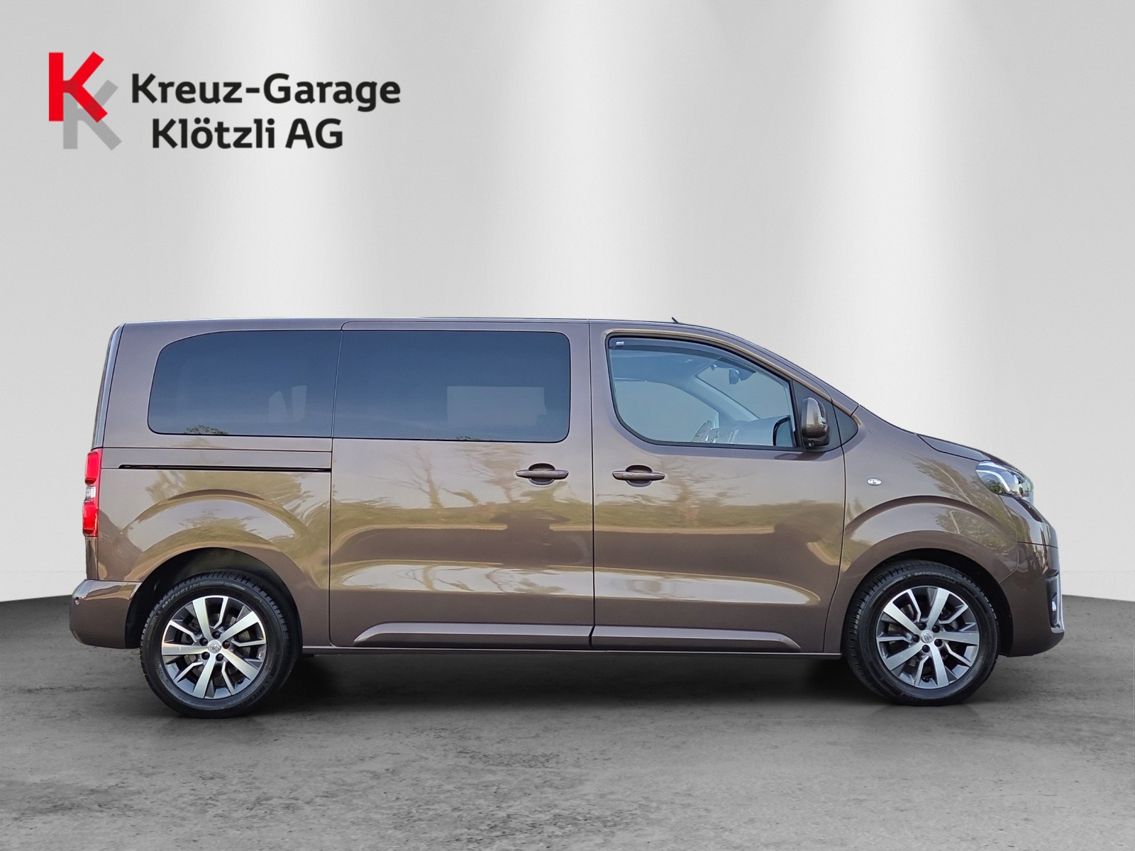 TOYOTA Proace Verso 2.0 D-4D Trend Medium Automatic-image-1