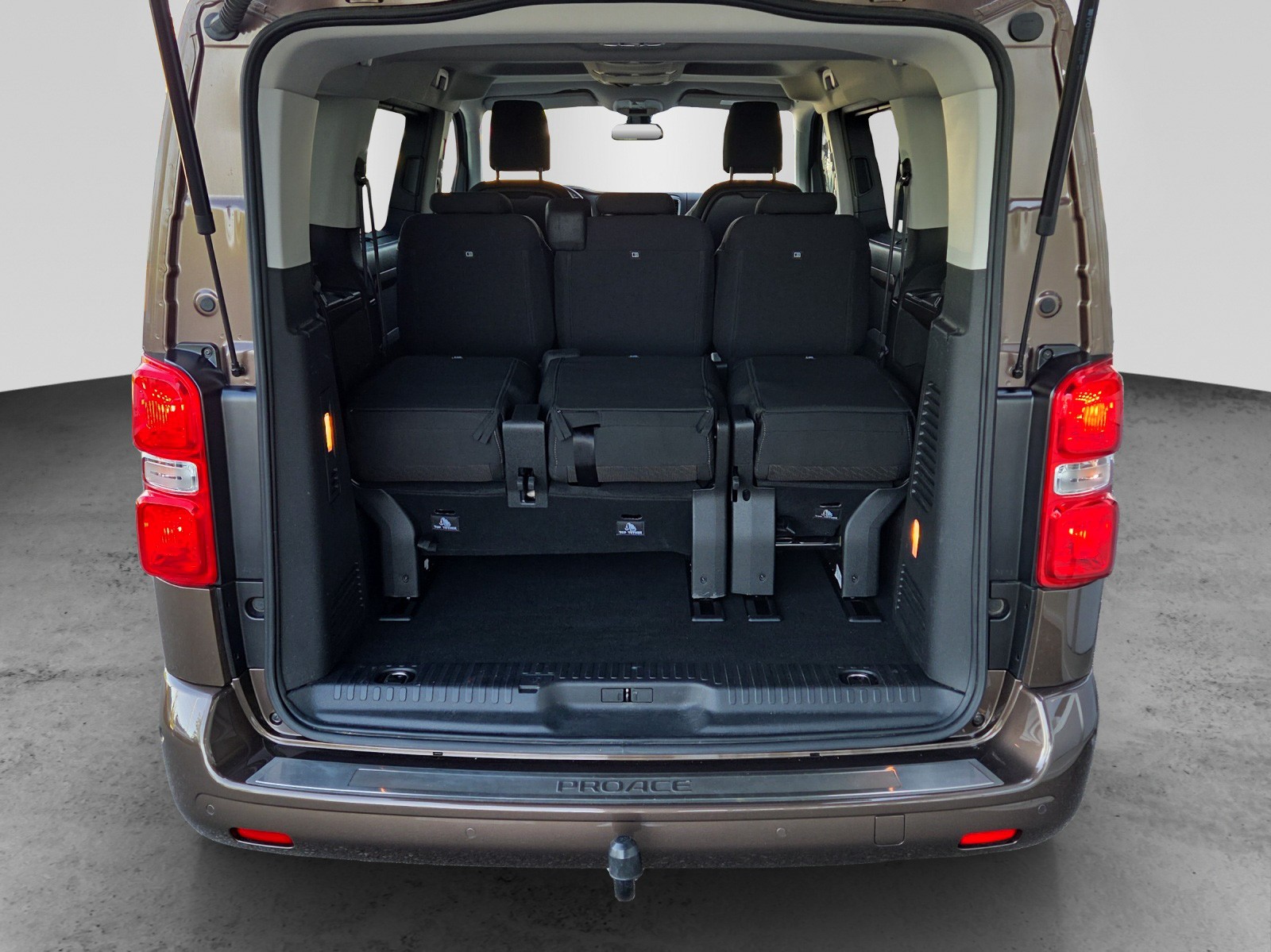 TOYOTA Proace Verso 2.0 D-4D Trend Medium Automatic-image-9