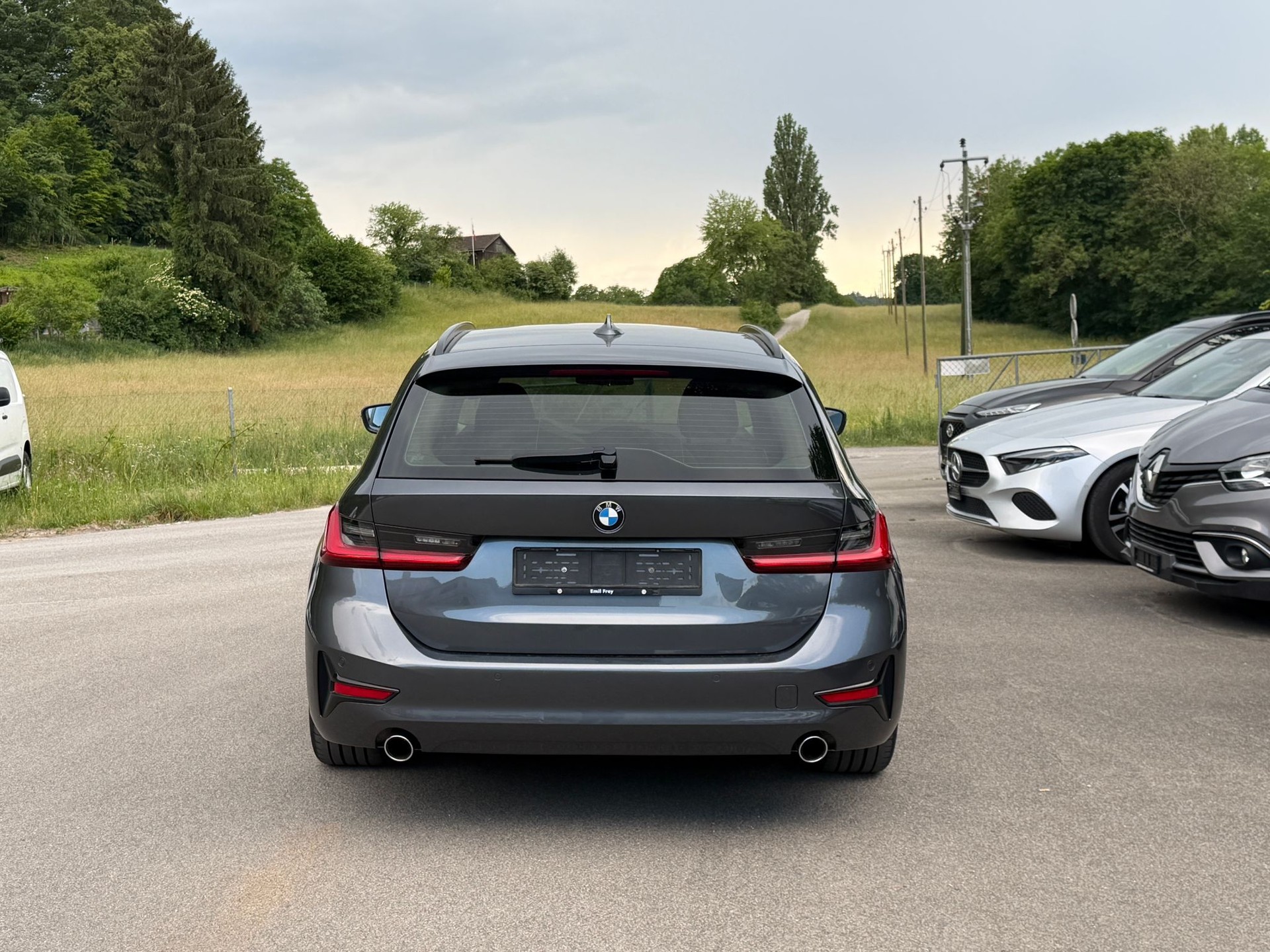 BMW 318d Touring-image-5