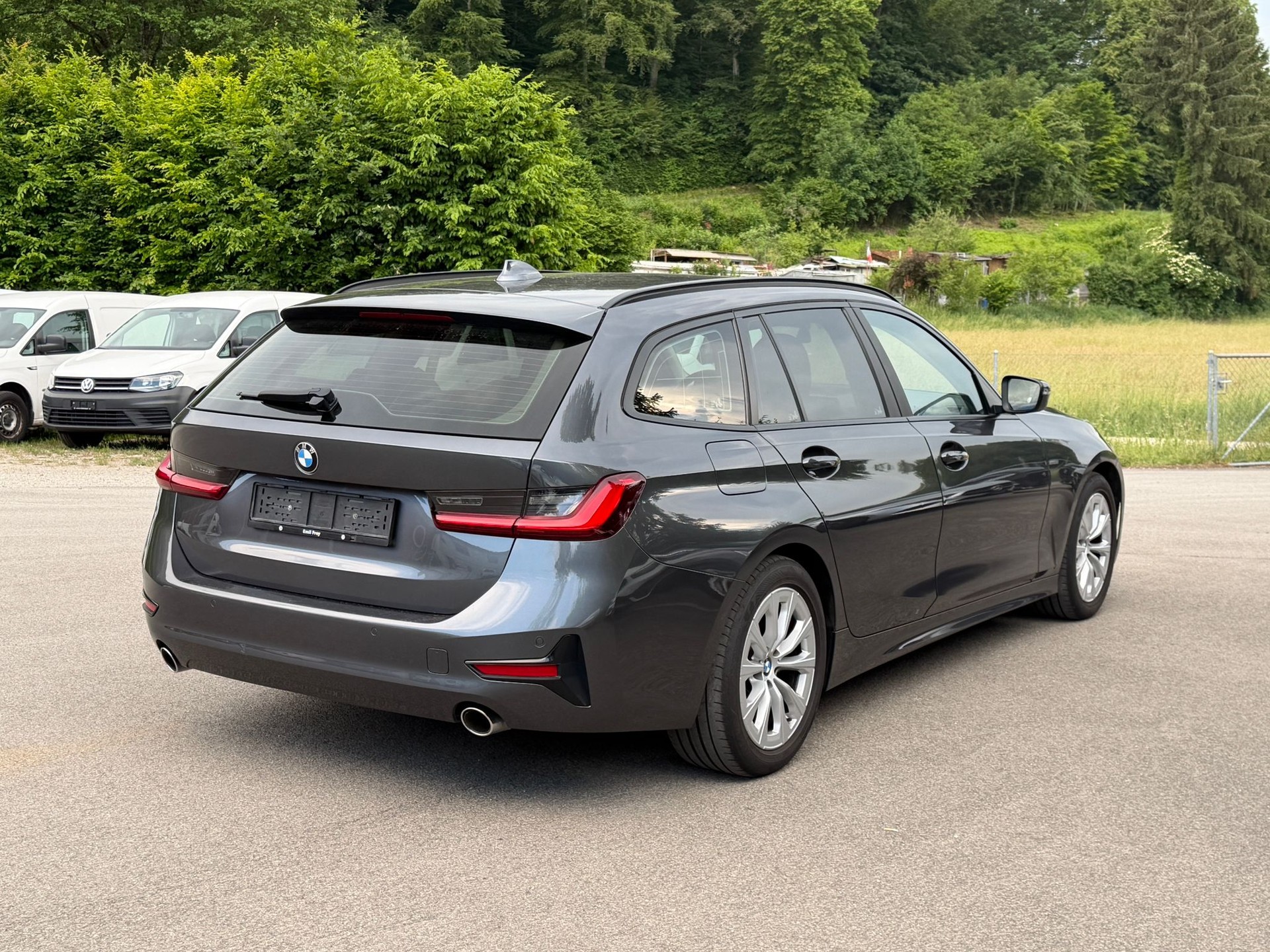BMW 318d Touring-image-6
