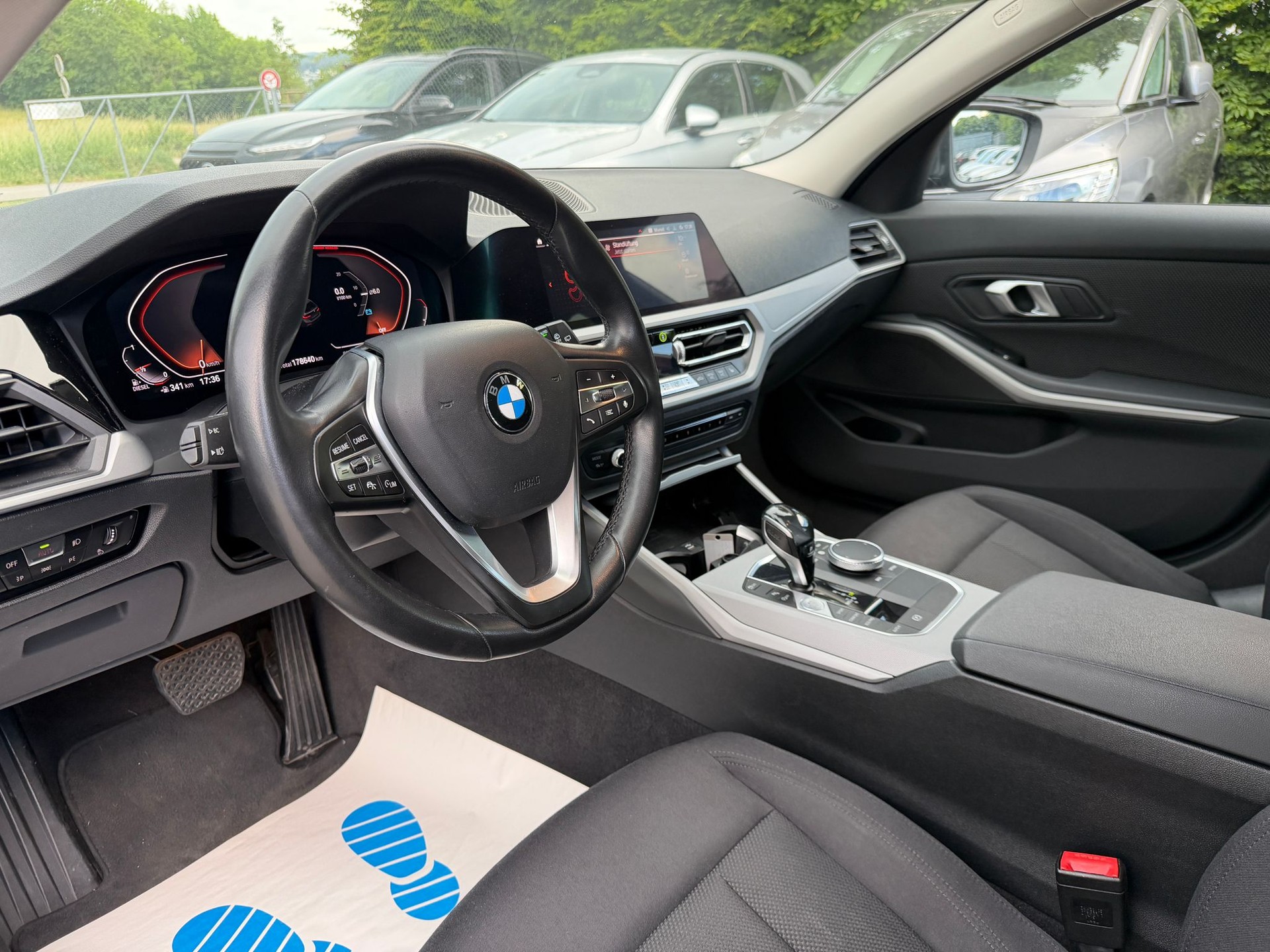 BMW 318d Touring-image-7
