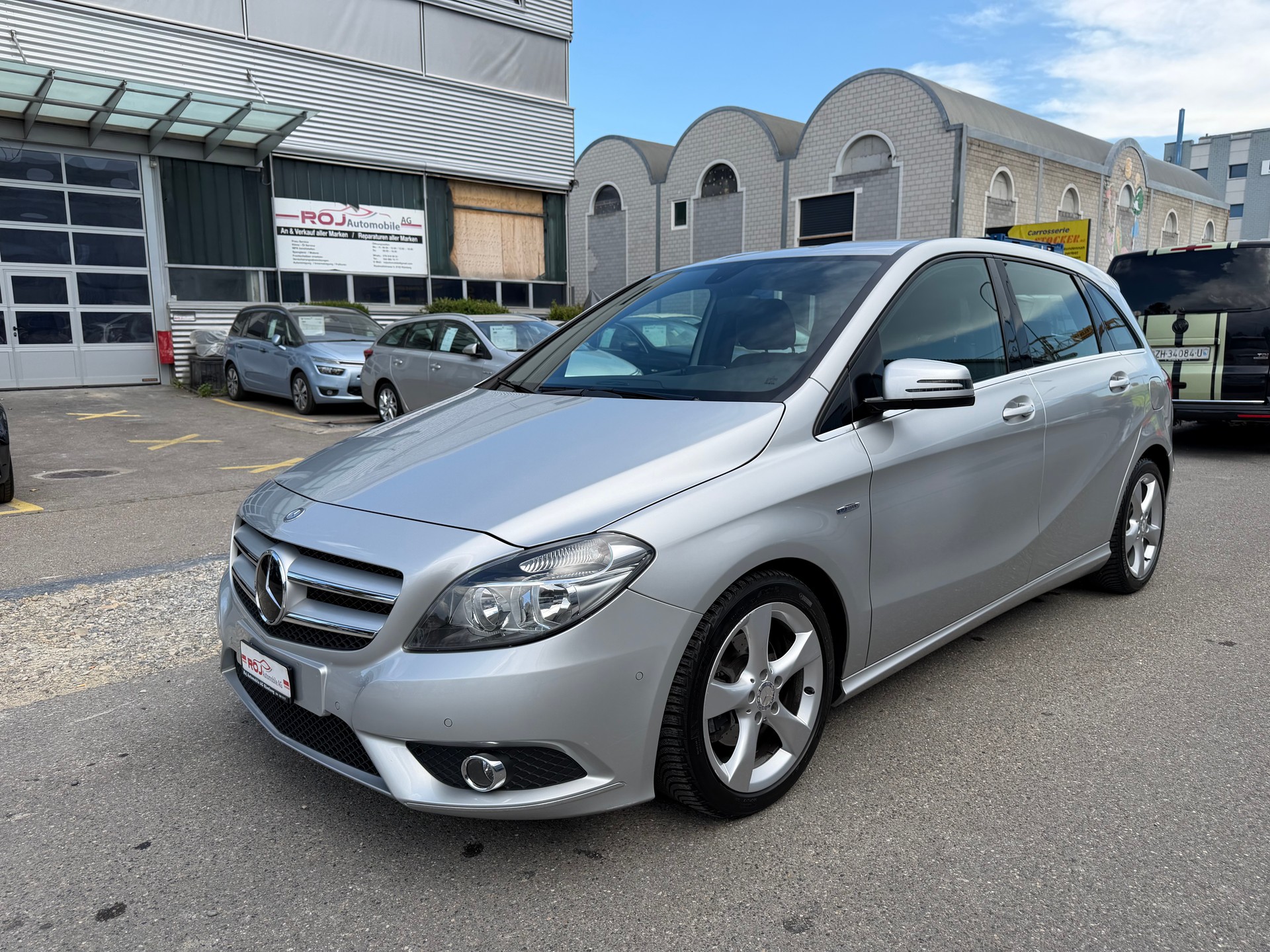 MERCEDES-BENZ B 180 Active Edition-showroom-element-1
