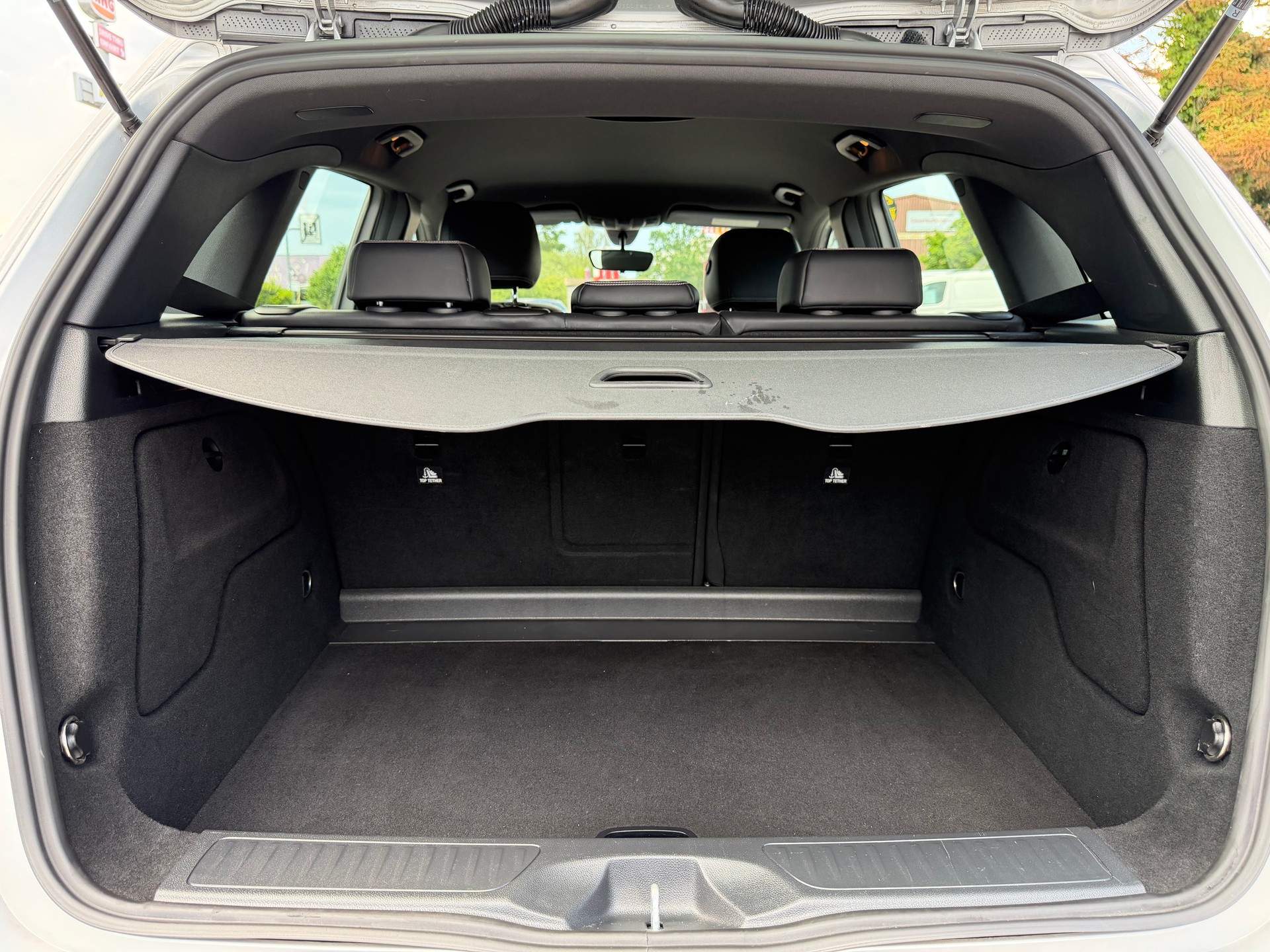 MERCEDES-BENZ B 180 Active Edition-image-10