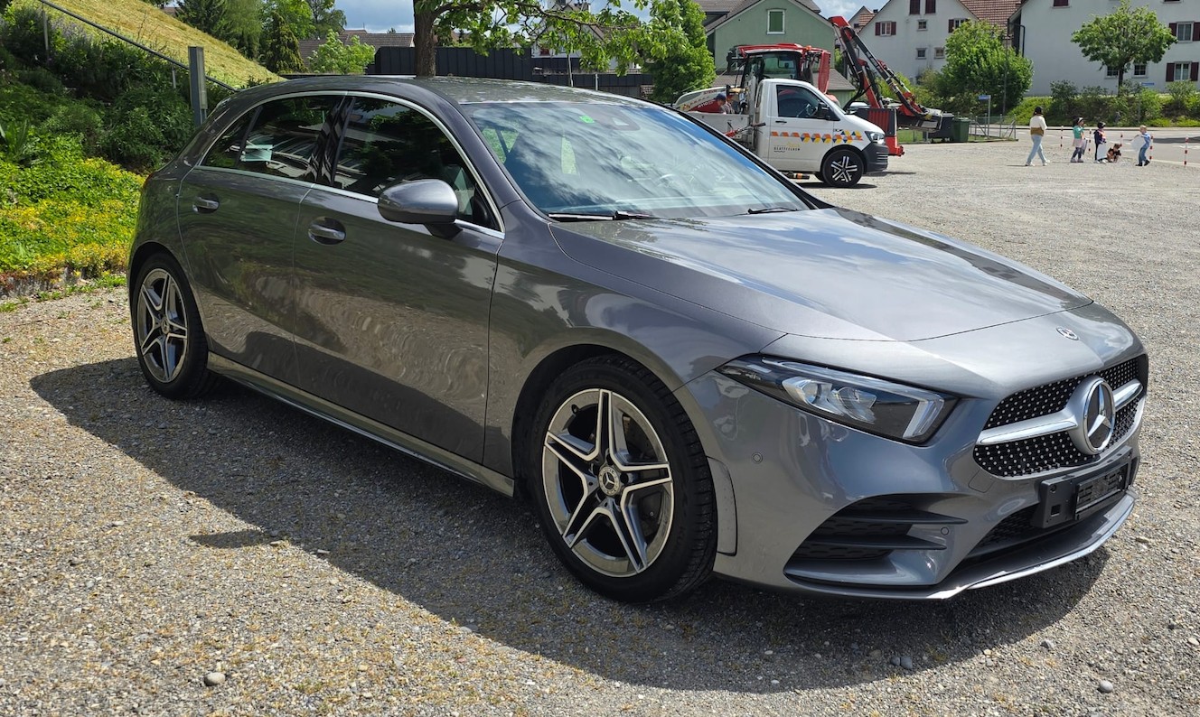 MERCEDES-BENZ A 220 AMG Line 4m