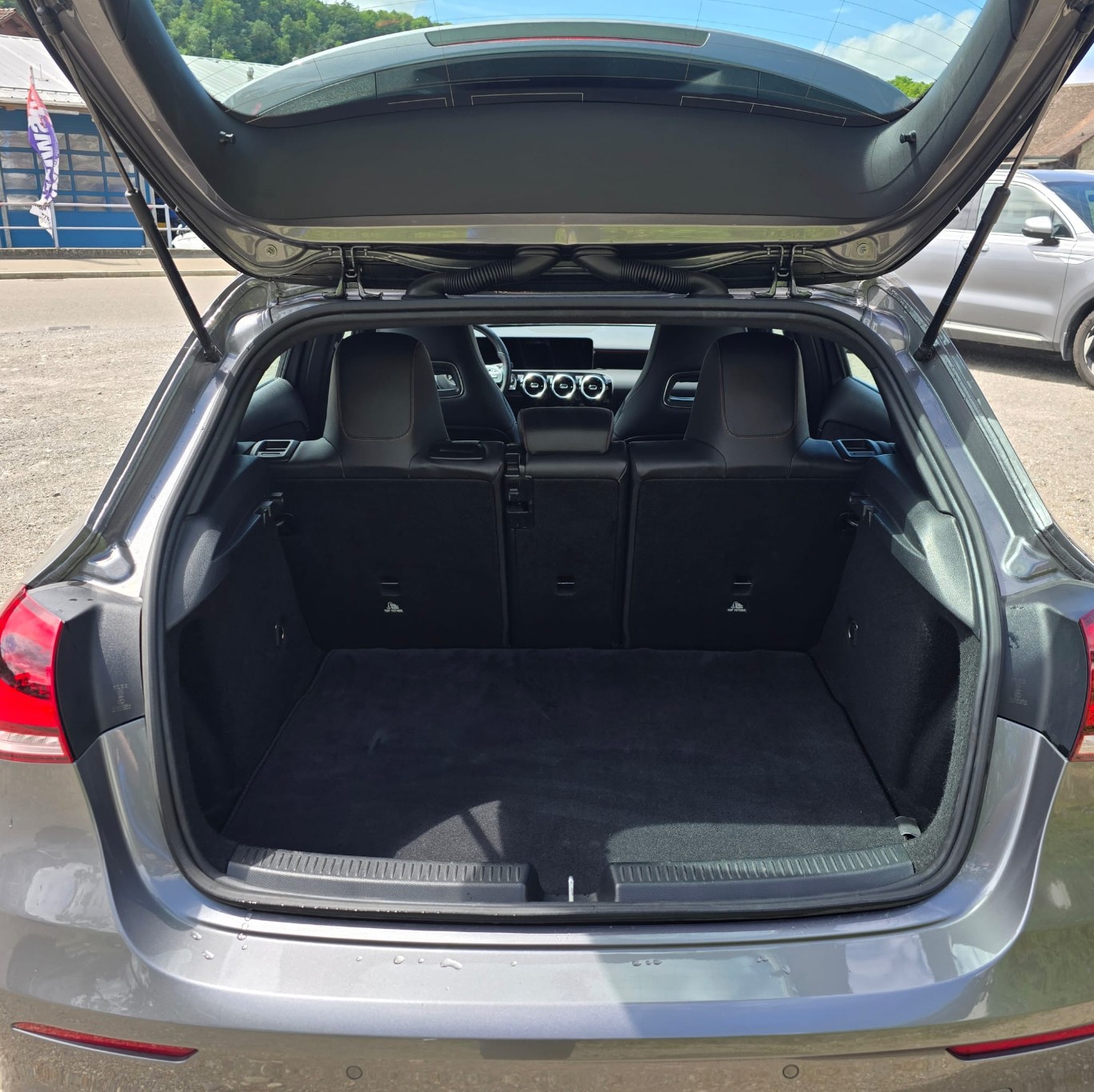 MERCEDES-BENZ A 220 AMG Line 4m-image-3