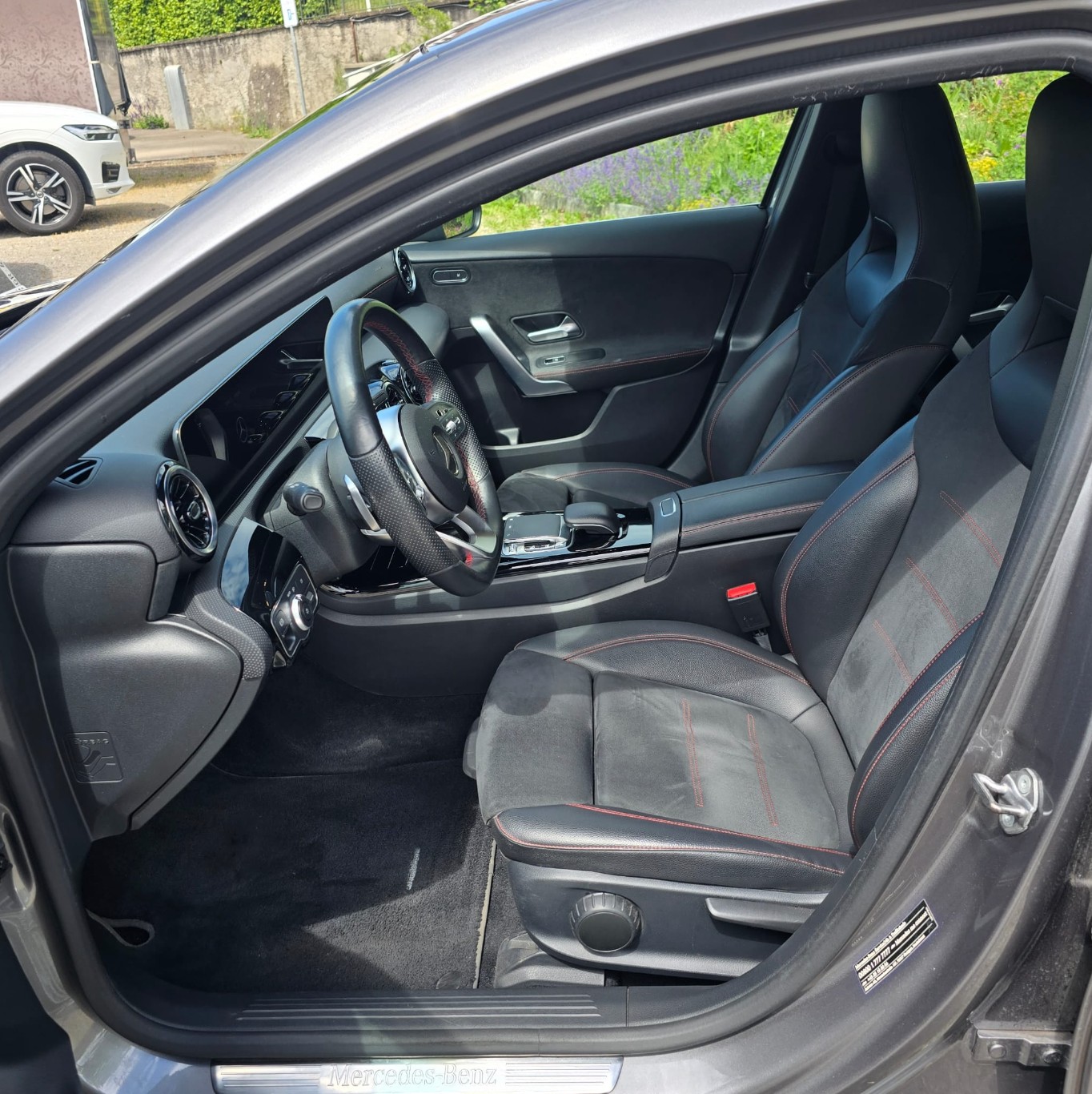 MERCEDES-BENZ A 220 AMG Line 4m-image-4