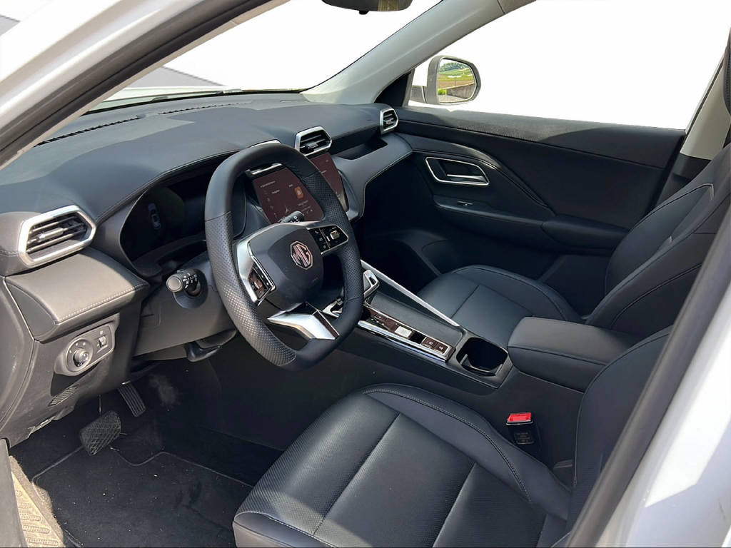 MG ZS 1.5 Hybrid+ Luxury-image-9