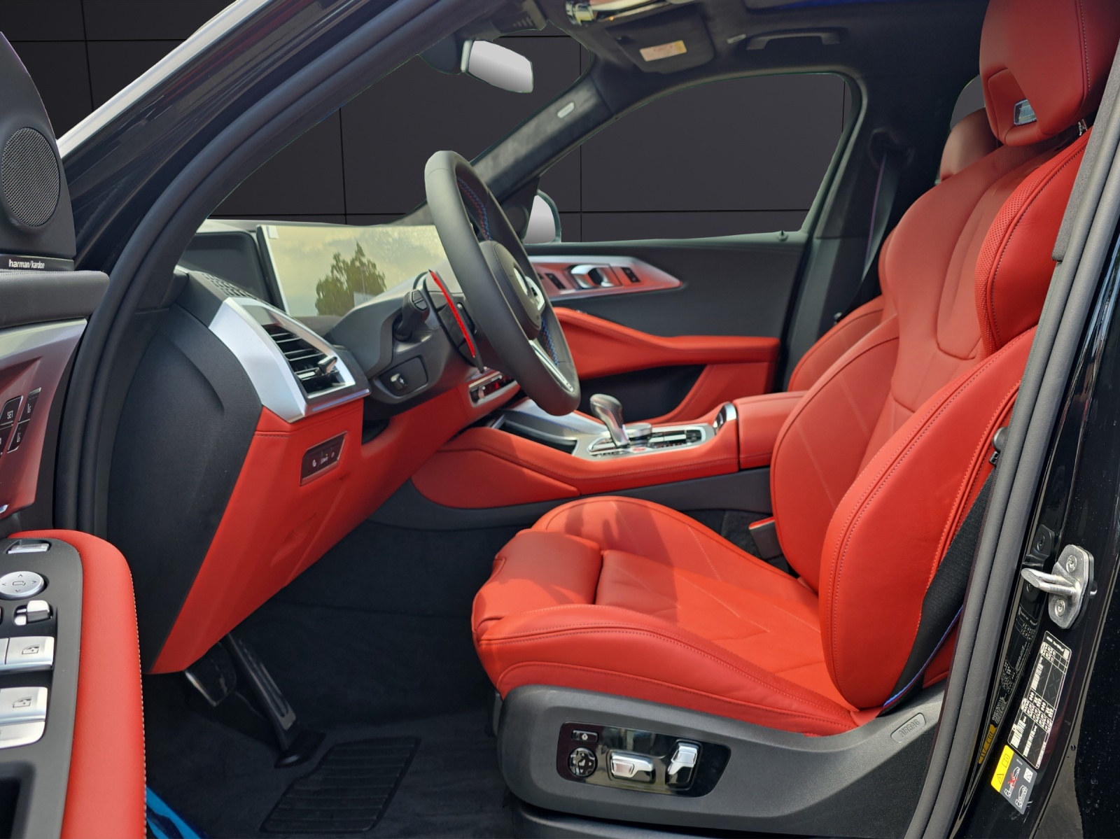 BMW XM xDrive 50e PHEV Steptronic-image-5