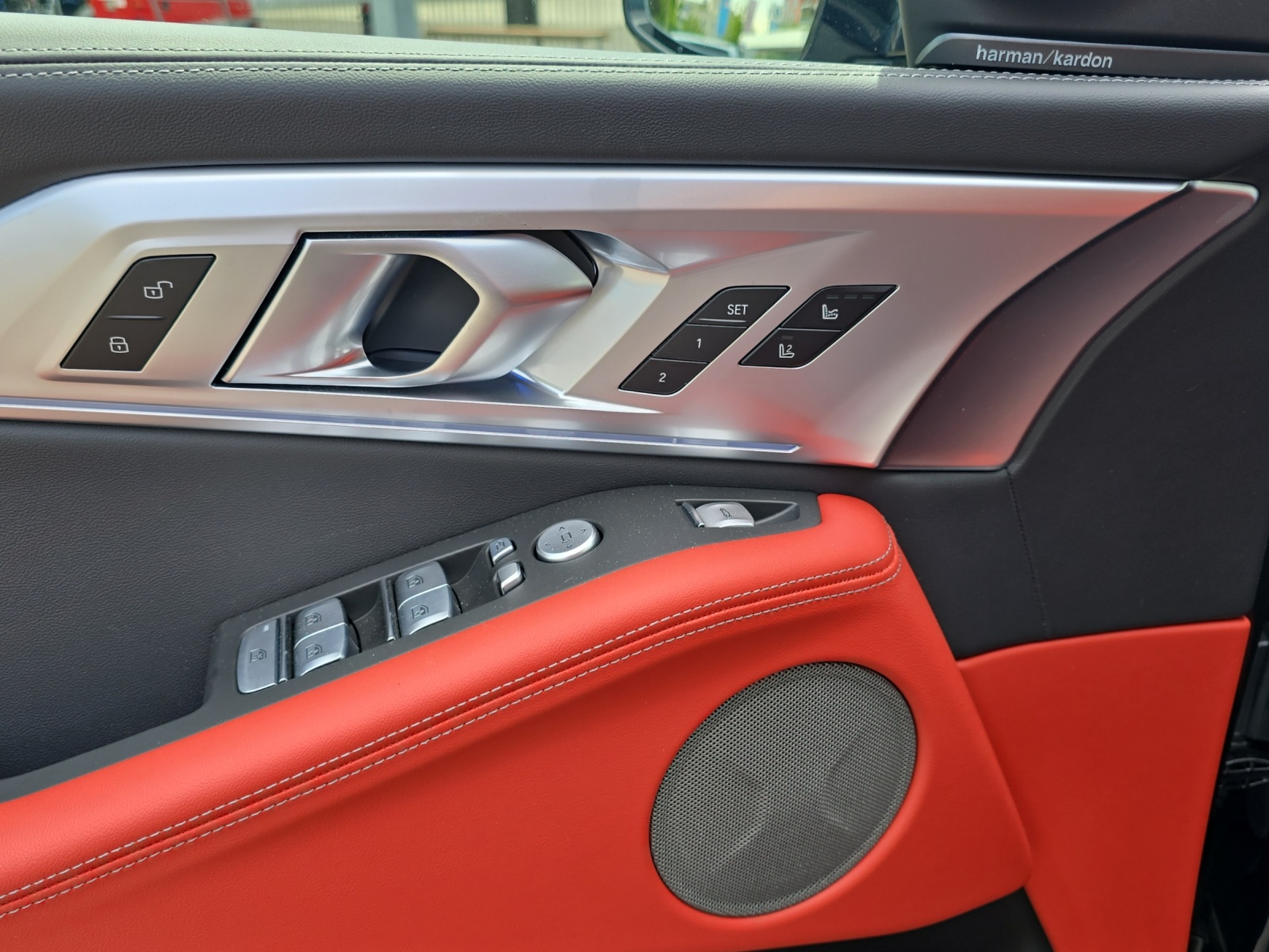 BMW XM xDrive 50e PHEV Steptronic-image-16