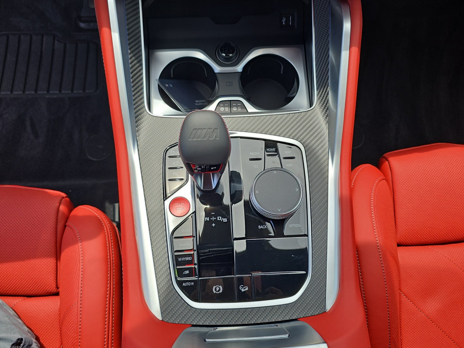 BMW XM xDrive 50e PHEV Steptronic-image-9