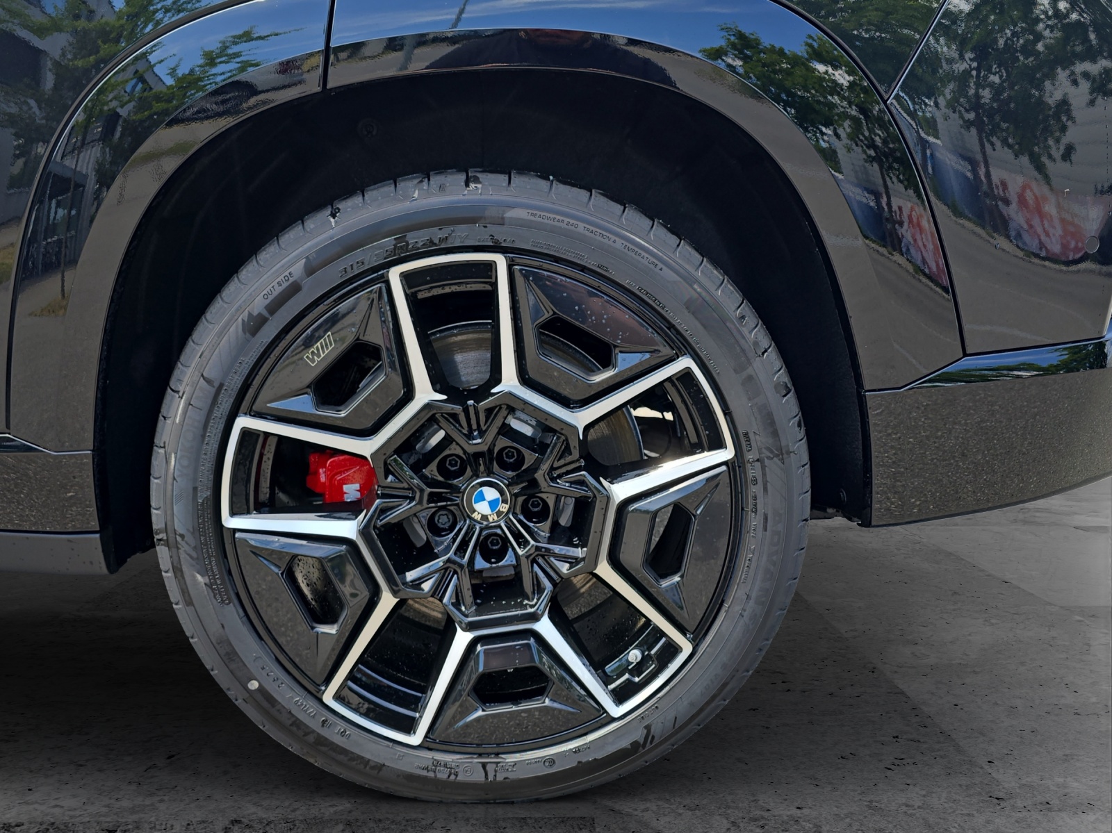 BMW XM xDrive 50e PHEV Steptronic-image-18