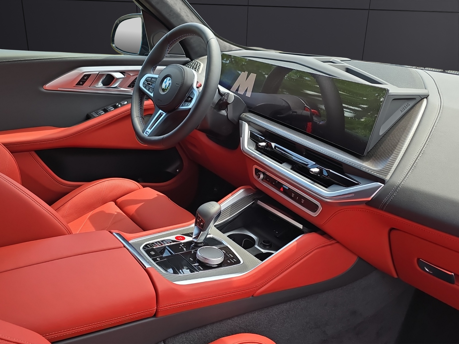 BMW XM xDrive 50e PHEV Steptronic-image-11
