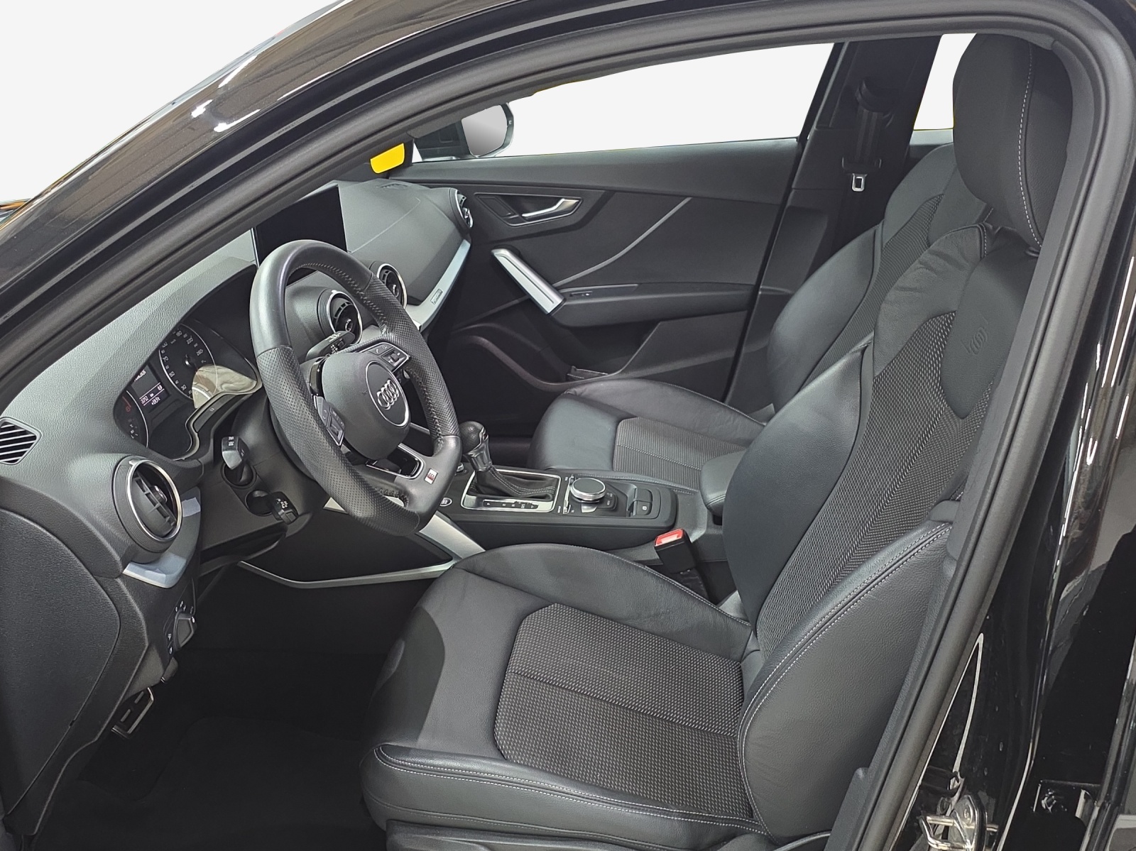 AUDI Q2 2.0 TFSI sport quattro S-tronic-image-7