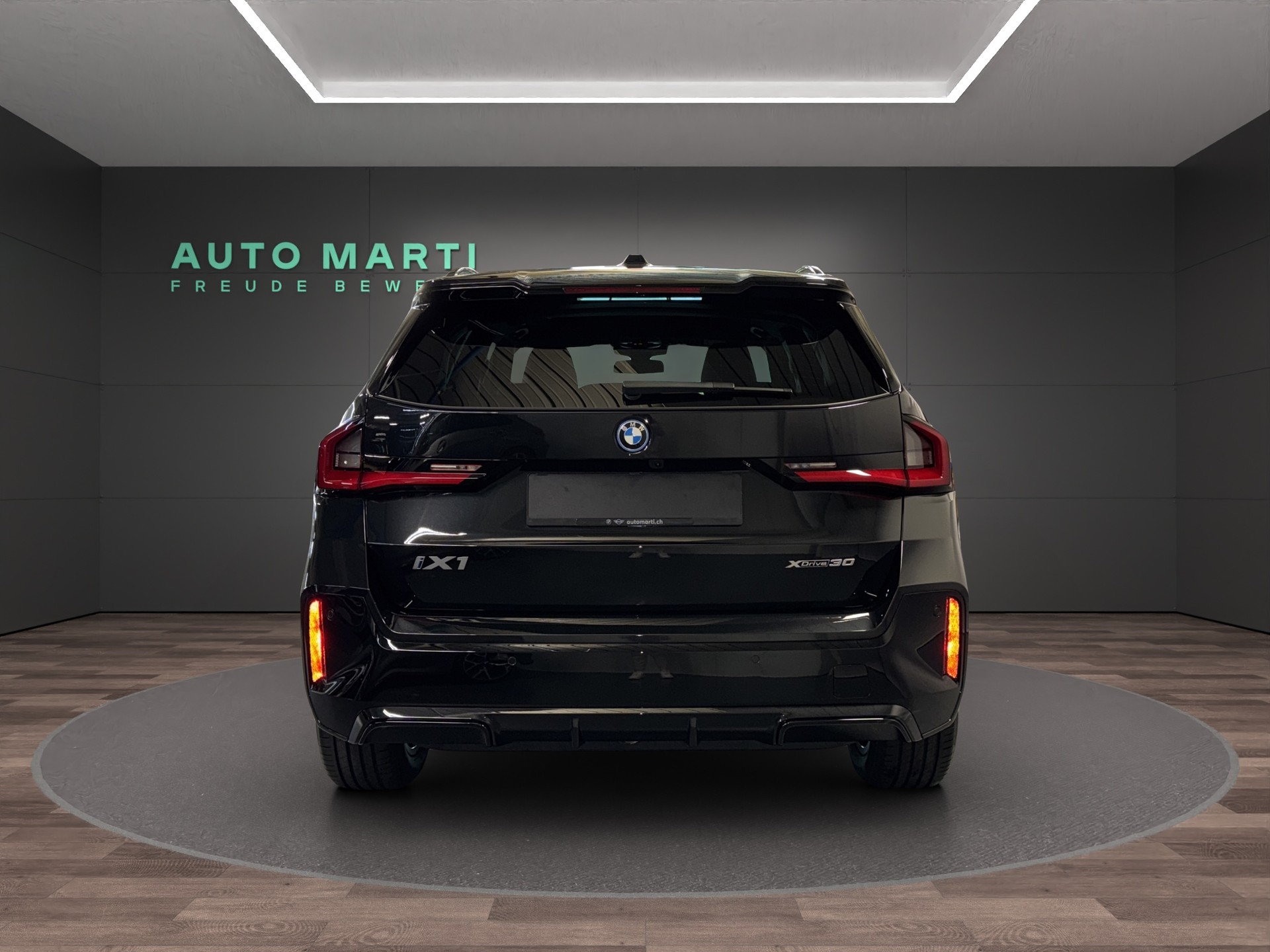 BMW iX1 30 xDrive-showroom-element-2
