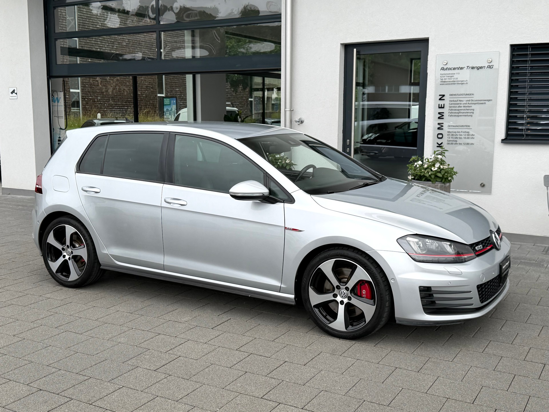 VW Golf 2.0 TSI GTI Performance DSG-image-3