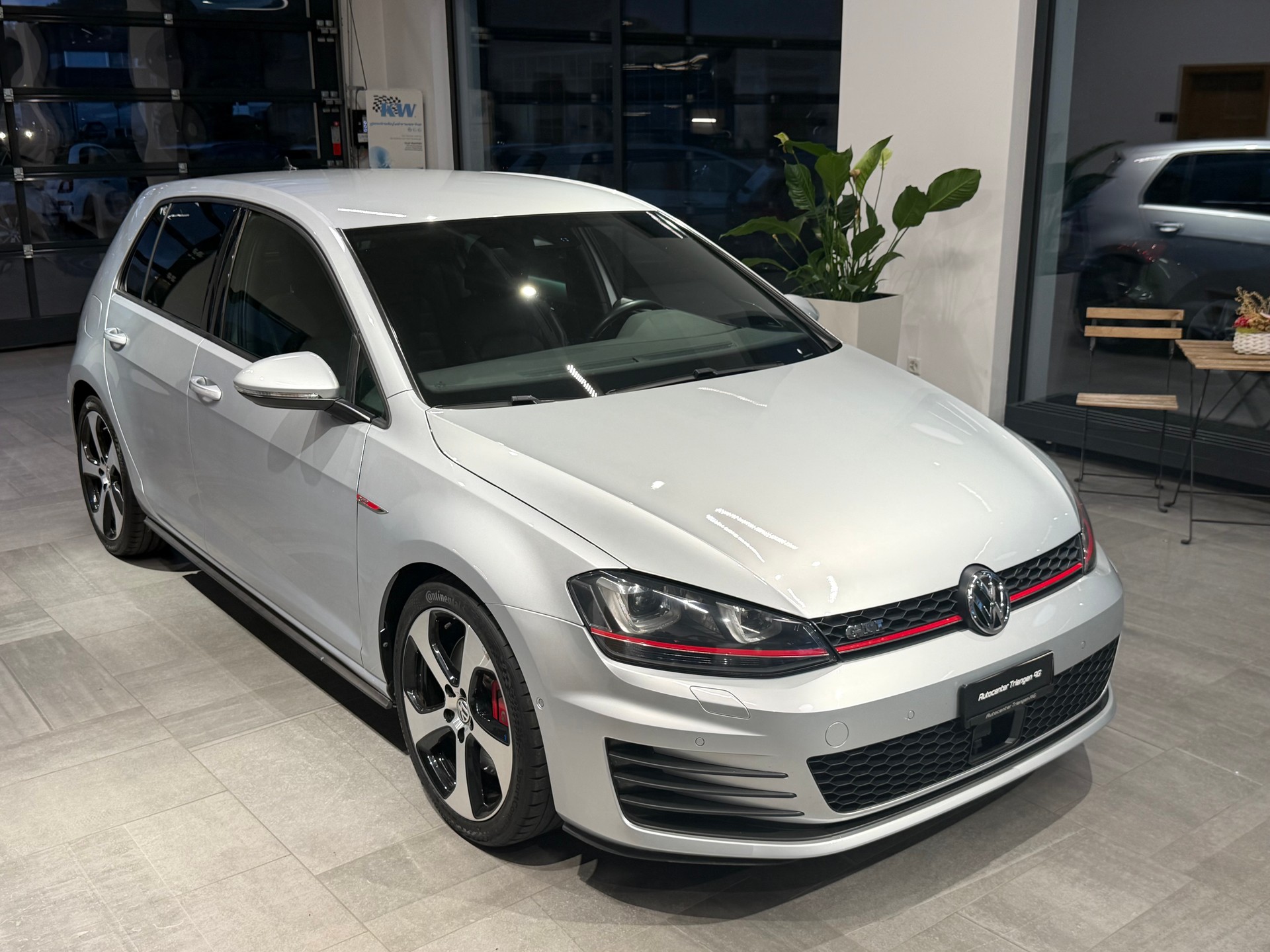 VW Golf 2.0 TSI GTI Performance DSG-image-1