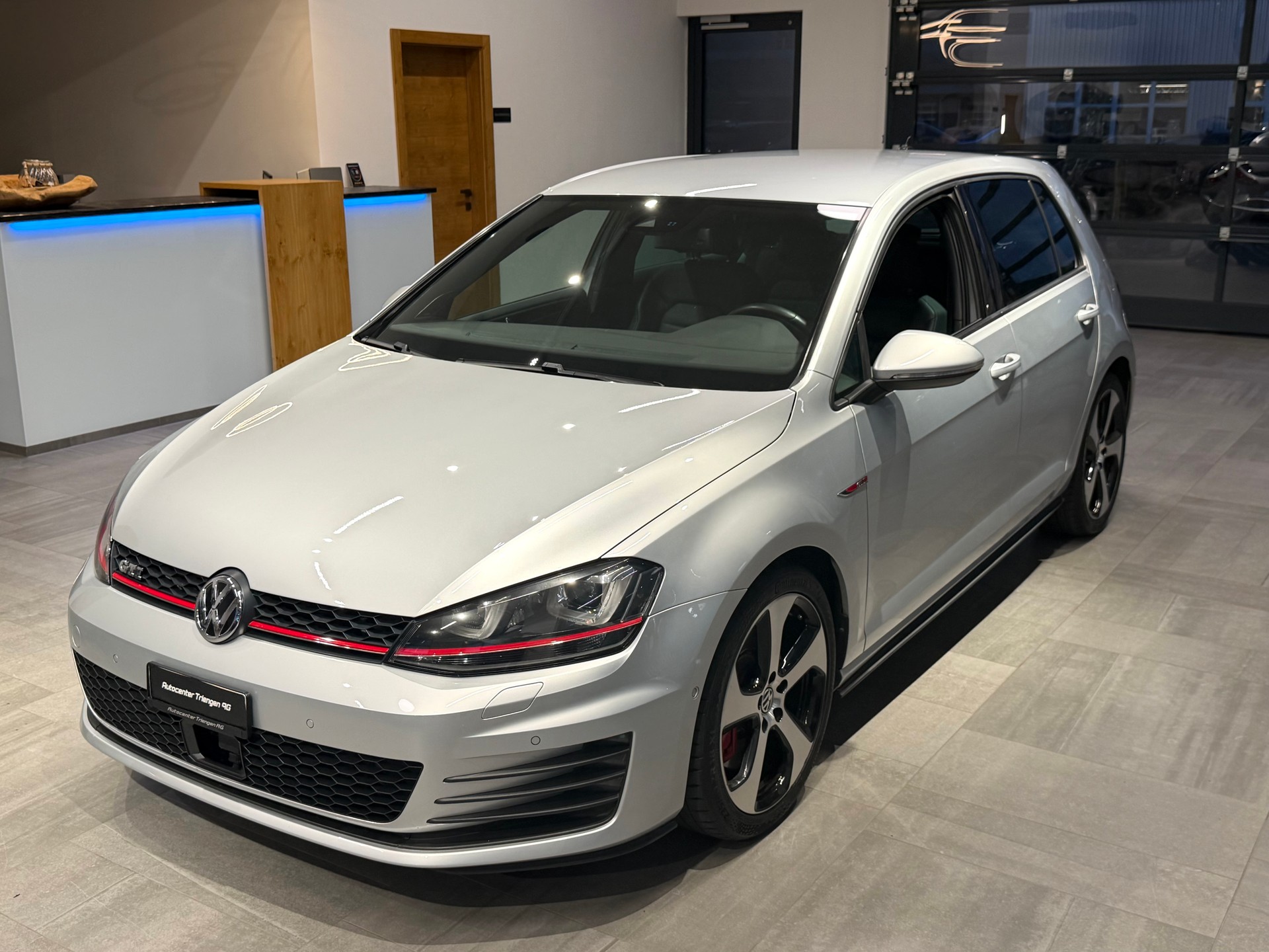 VW Golf 2.0 TSI GTI Performance DSG-image-2