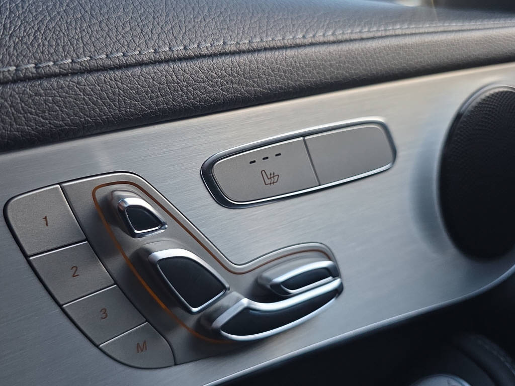 MERCEDES-BENZ GLC 250 d AMG Line 4m-image-25
