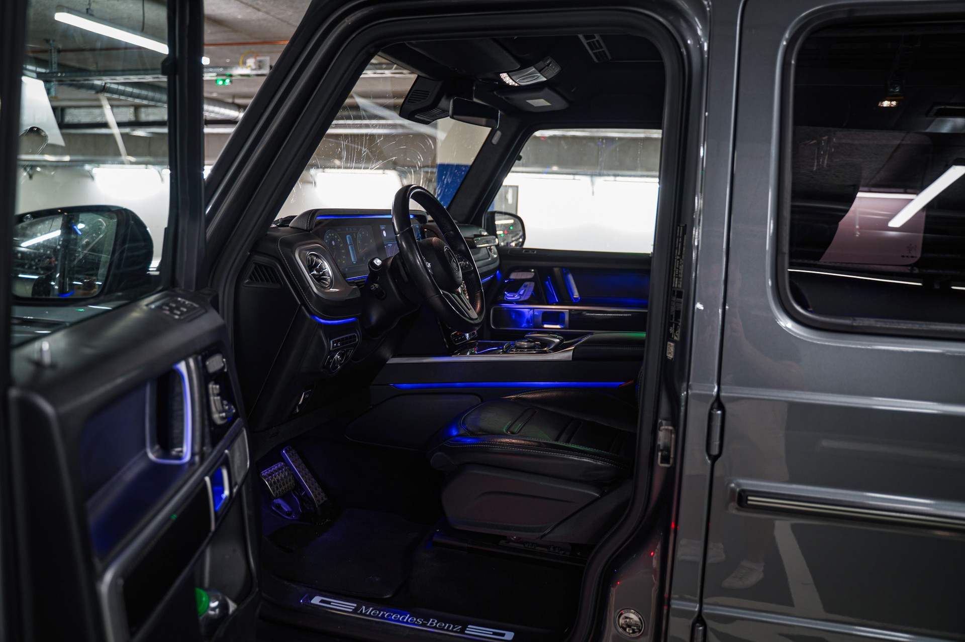 MERCEDES-BENZ G 500 AMG Line-image-4