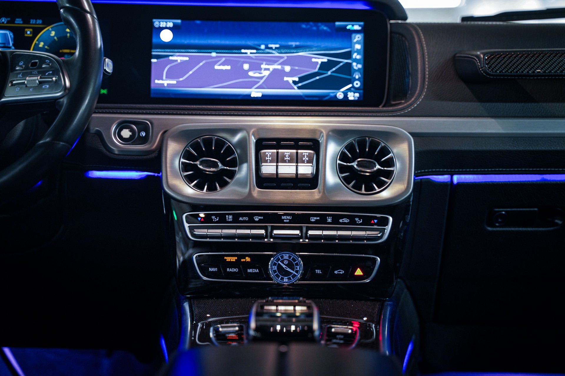 MERCEDES-BENZ G 500 AMG Line-image-11