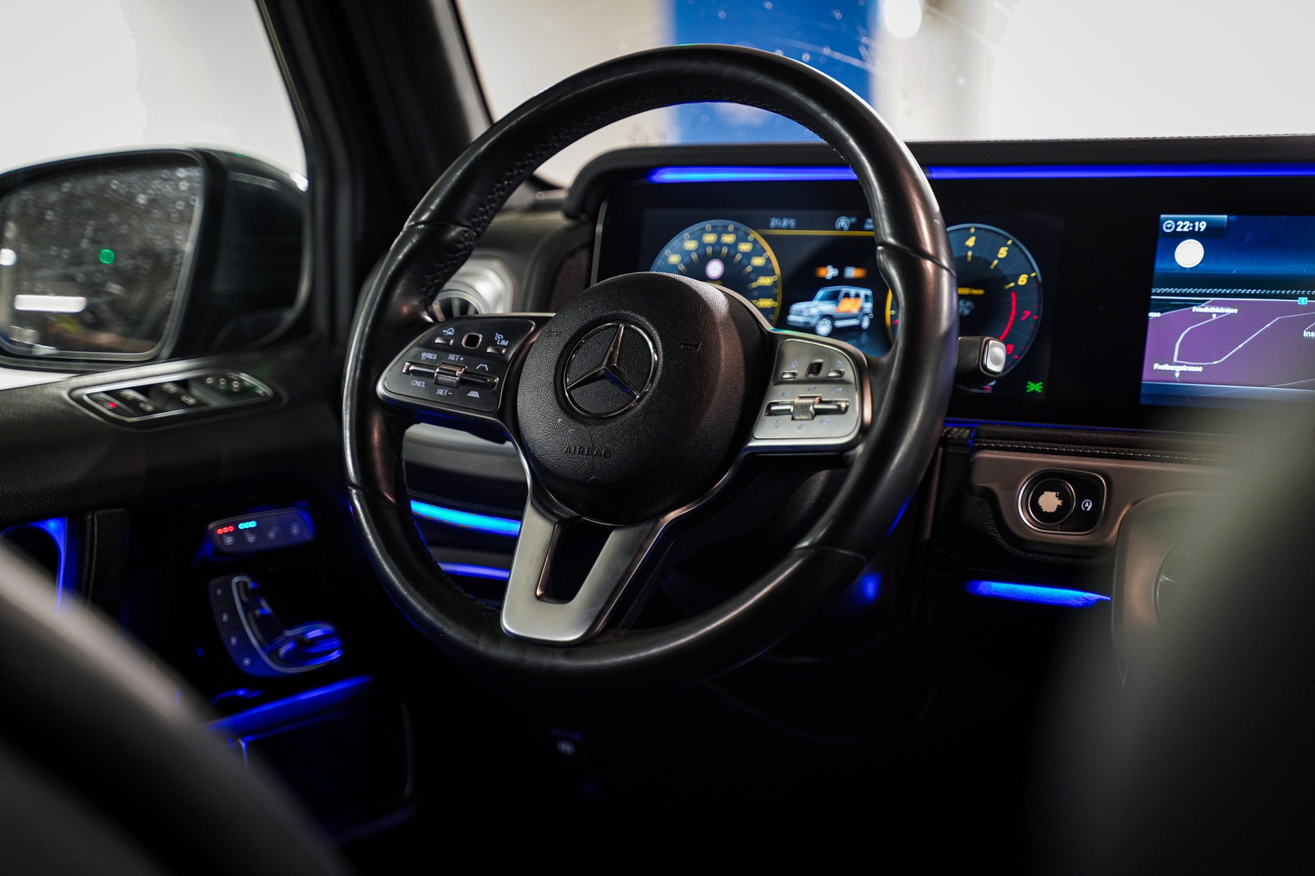 MERCEDES-BENZ G 500 AMG Line-image-10
