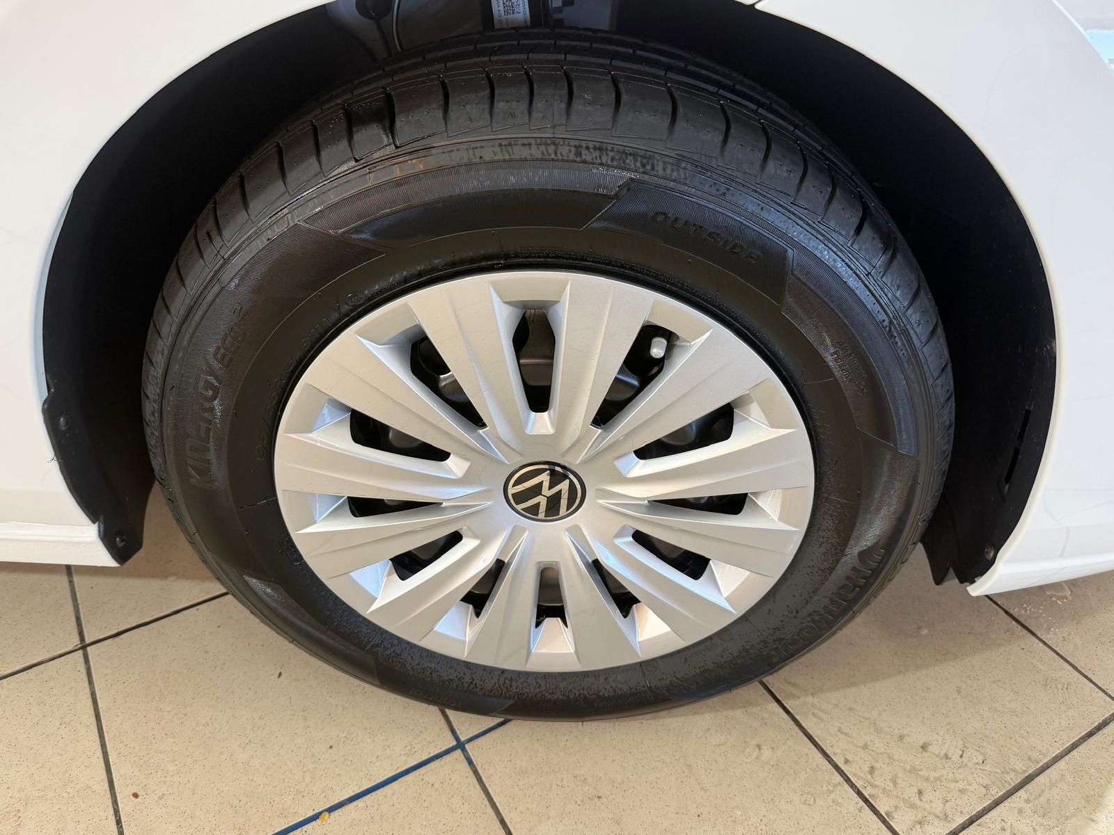 VW Golf 1.5 e TSI mHEV Basis DSG-image-4