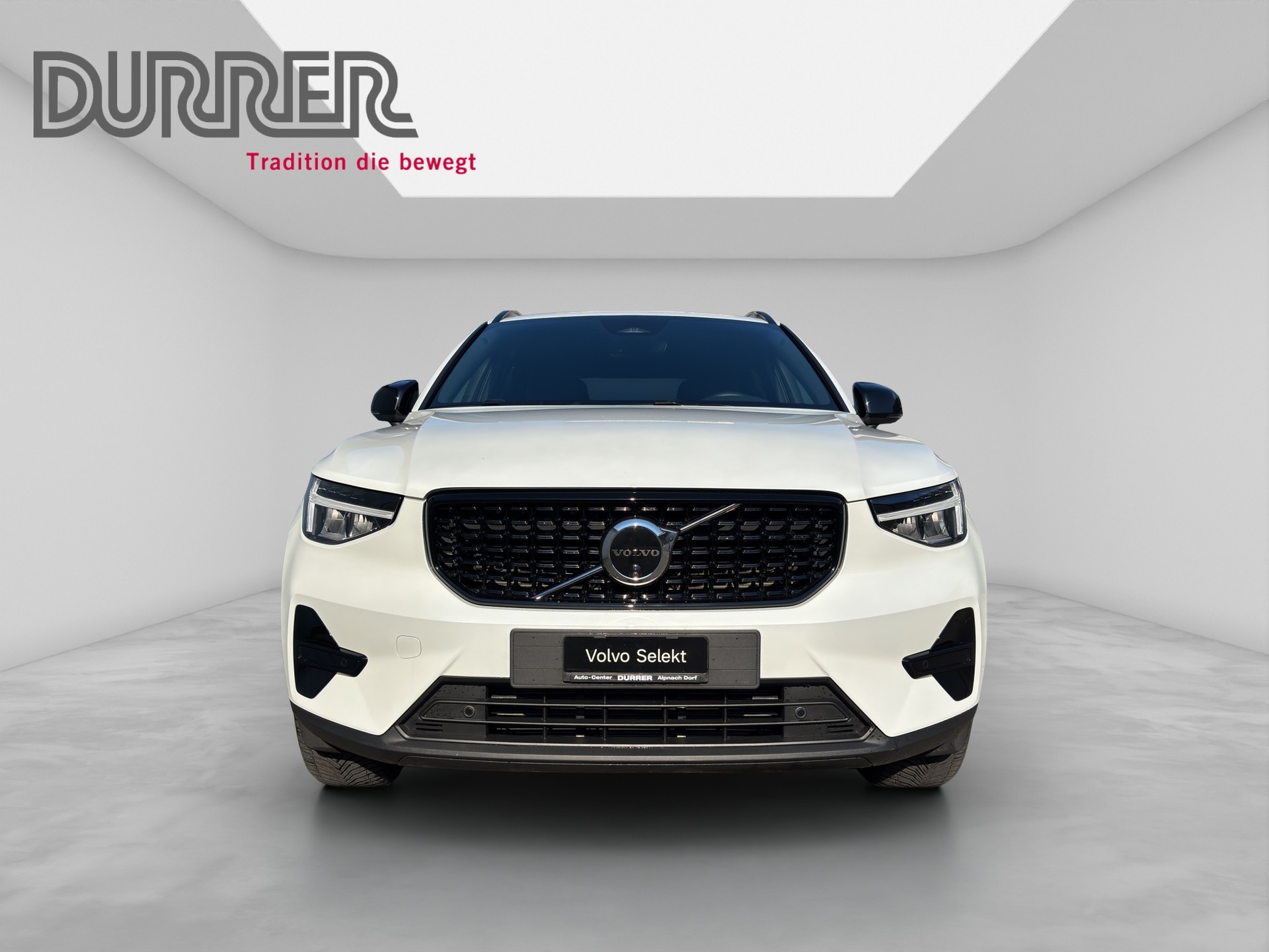VOLVO XC40 2.0 B3 MH Plus Dark-image-6