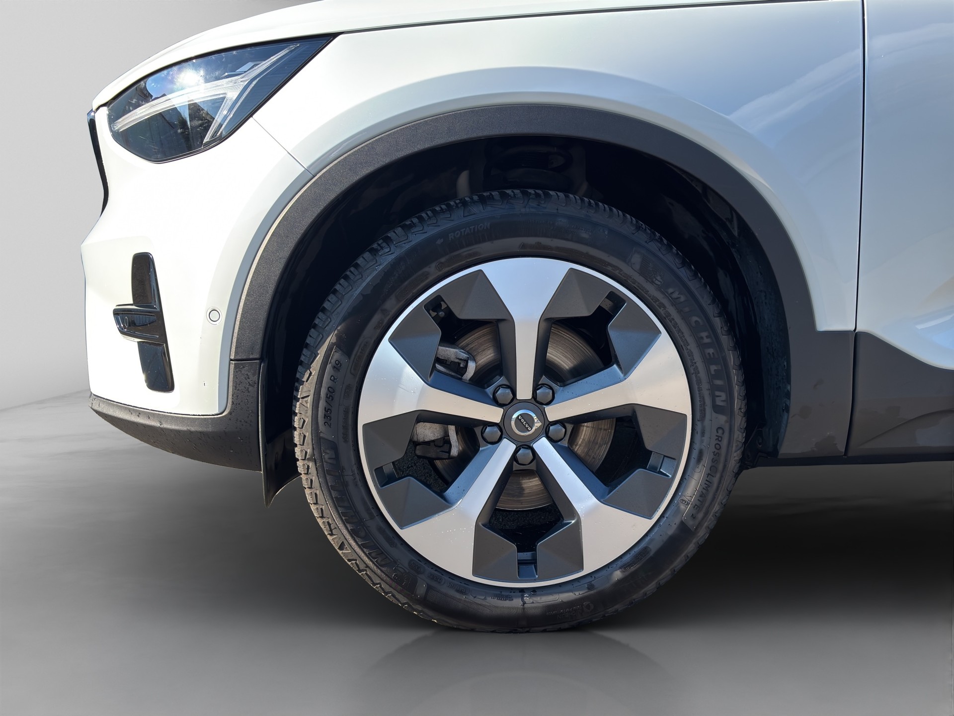 VOLVO XC40 2.0 B3 MH Plus Dark-image-8