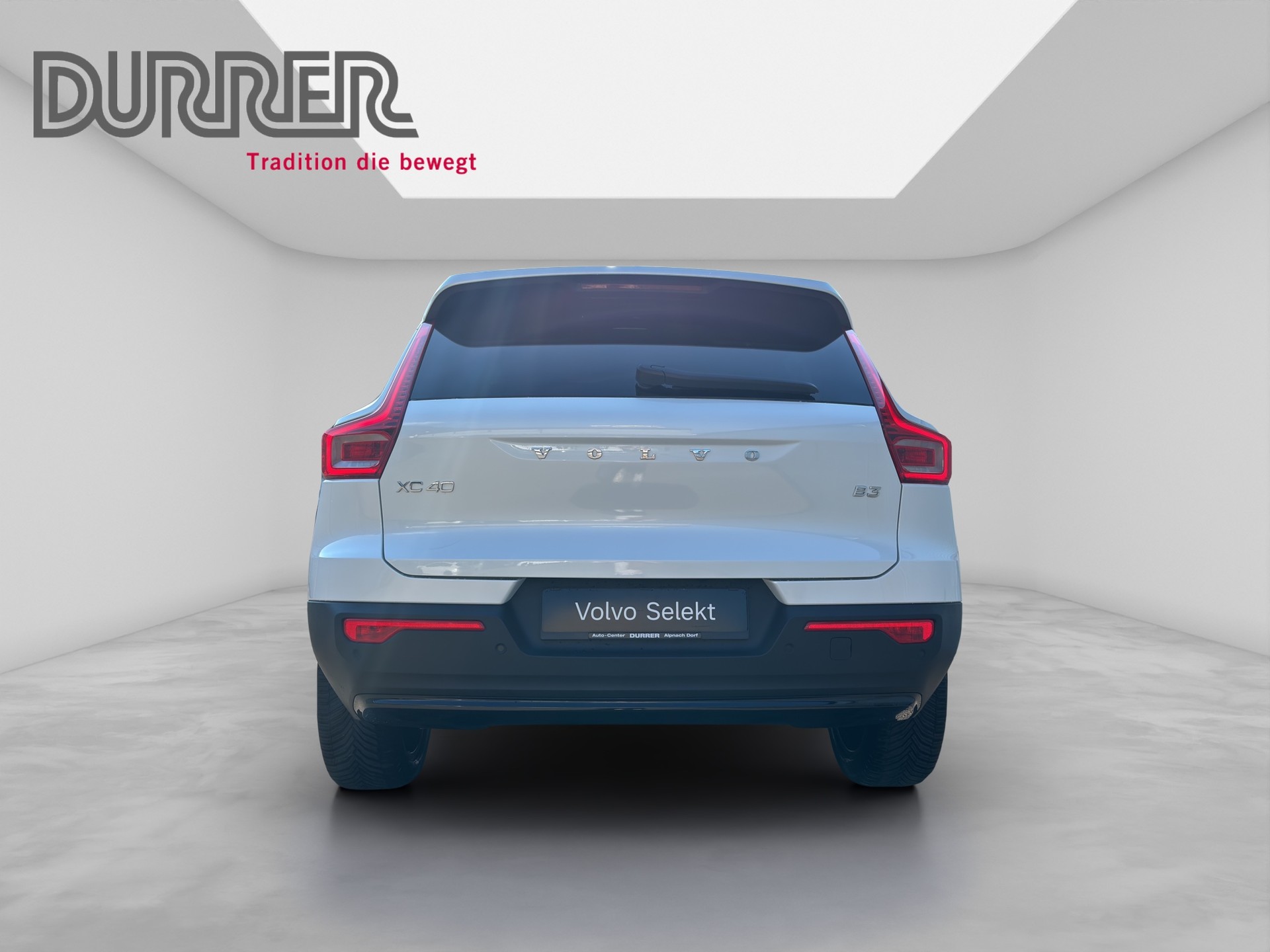 VOLVO XC40 2.0 B3 MH Plus Dark-image-7