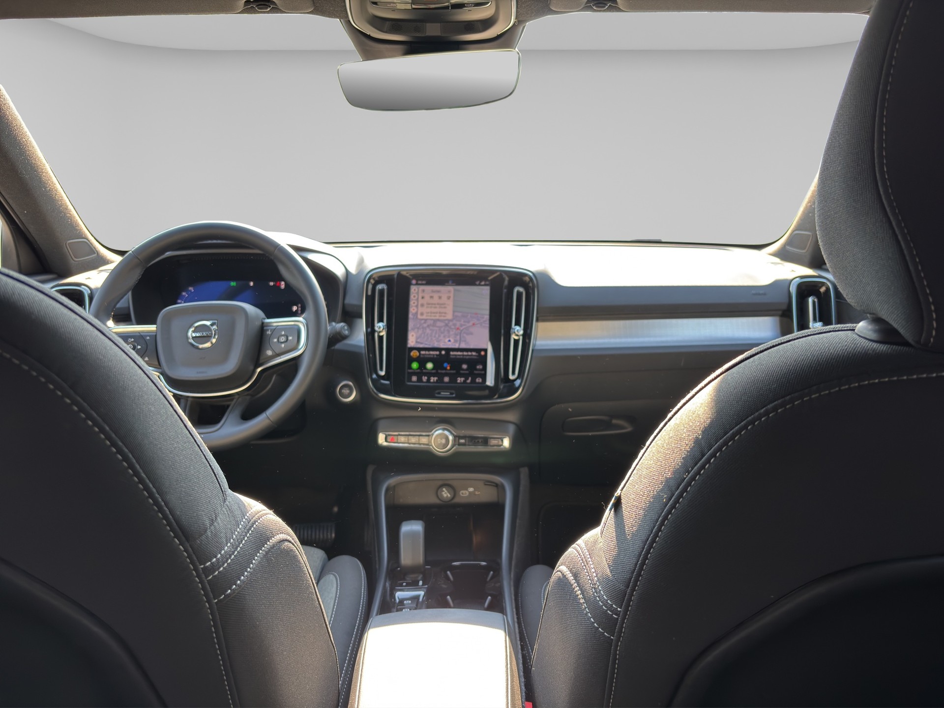 VOLVO XC40 2.0 B3 MH Plus Dark-image-10