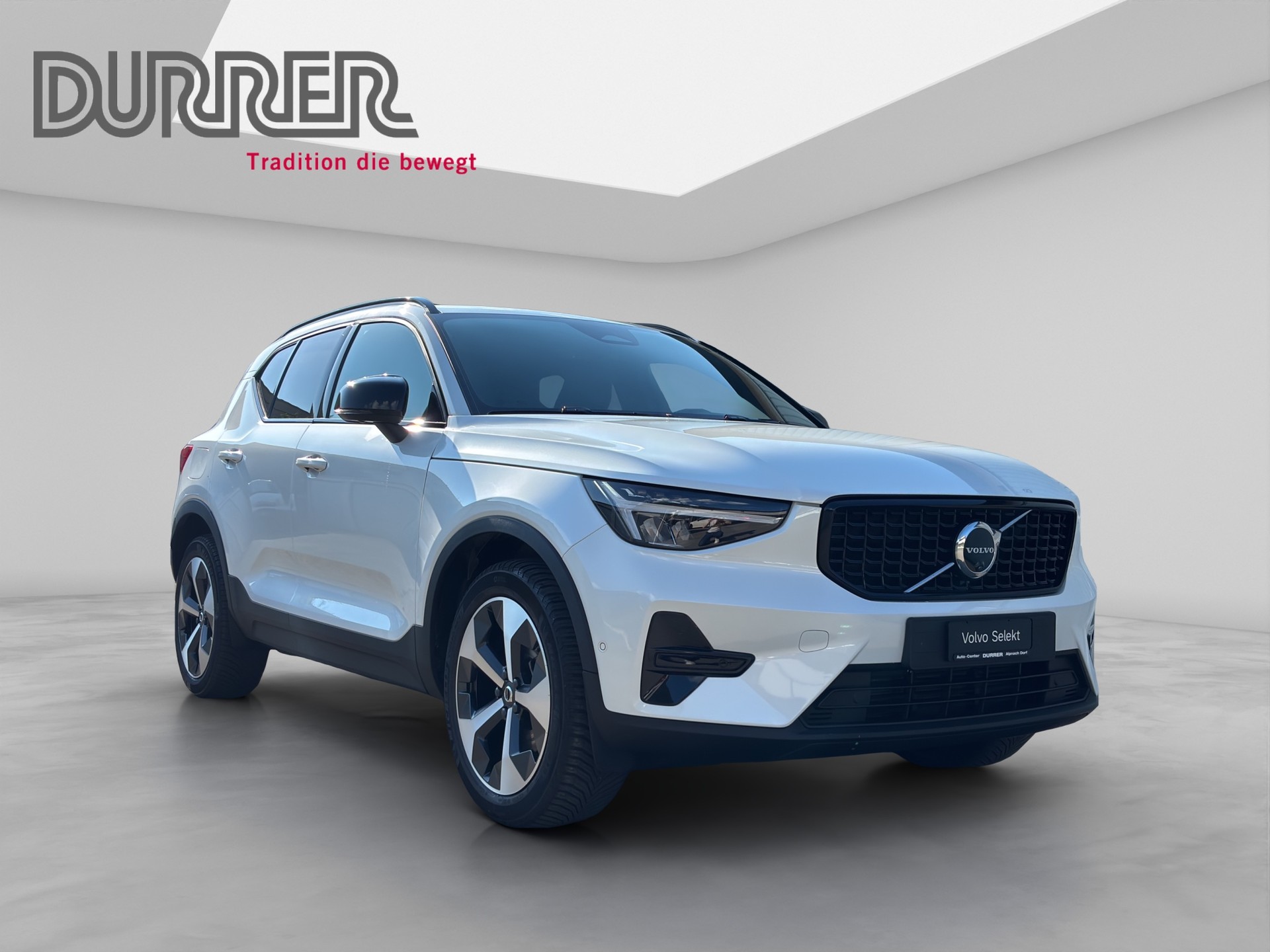 VOLVO XC40 2.0 B3 MH Plus Dark-image-5