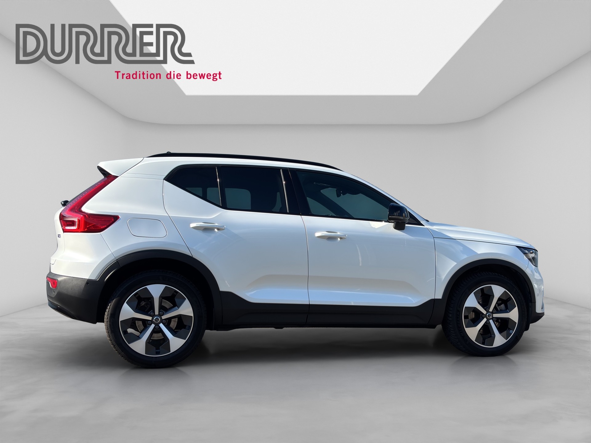 VOLVO XC40 2.0 B3 MH Plus Dark-image-4