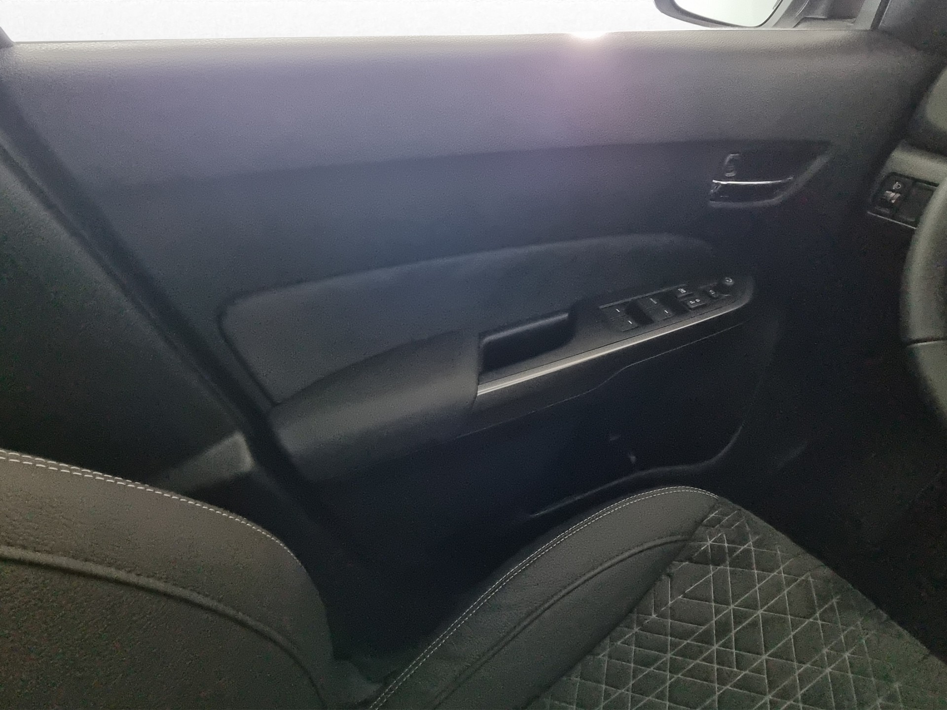 SUZUKI Vitara 1.4 Compact Top Hyb. 4x4 AT-image-11