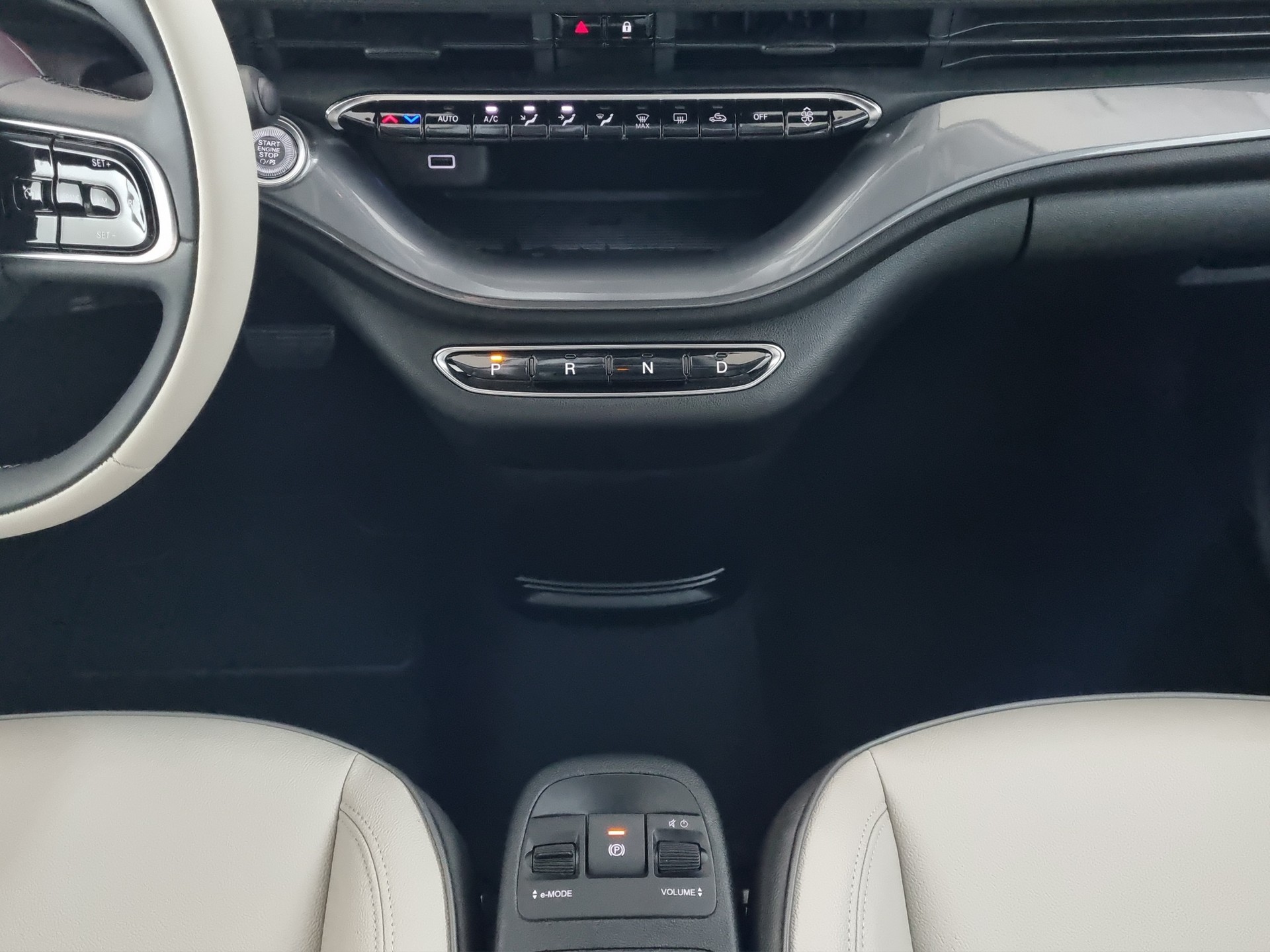 FIAT 500 C electric 87 kW La Prima by Bocelli-image-9