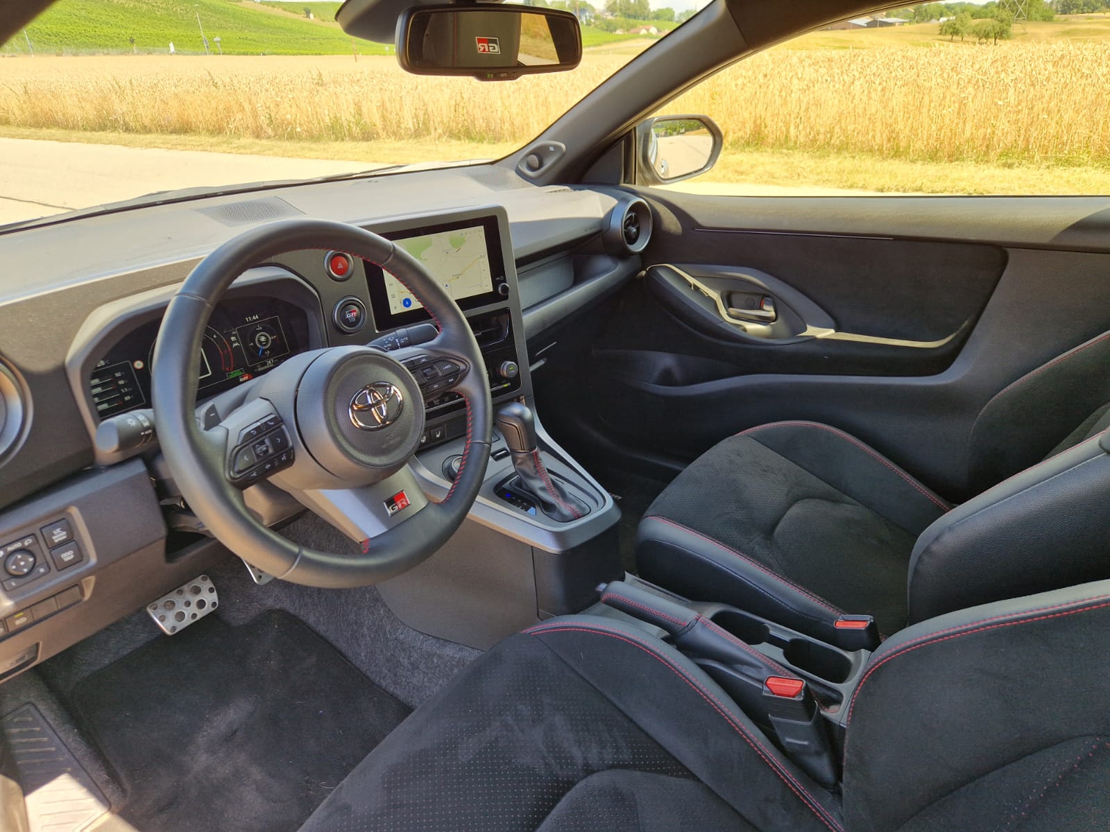 TOYOTA Yaris 1.6 GR Sport A-image-4