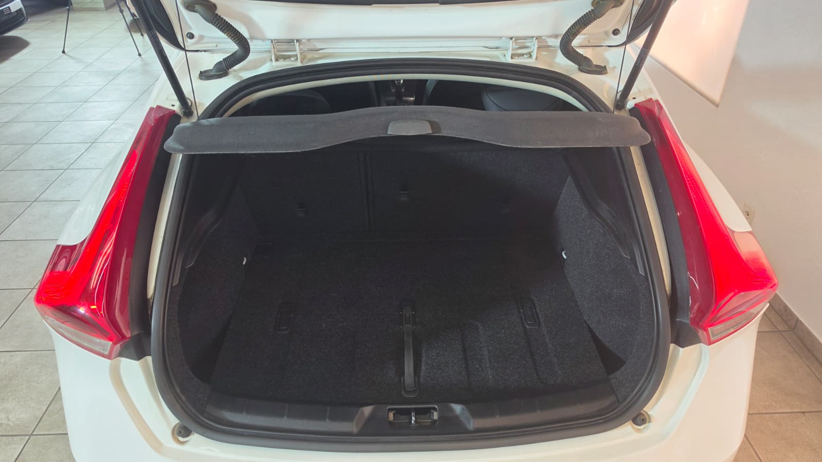 VOLVO VOLVO V40 D4, HEICO SPORTIV UMBAU, FRISCH AB SERVICE UND FRISCH AB MFK-image-12