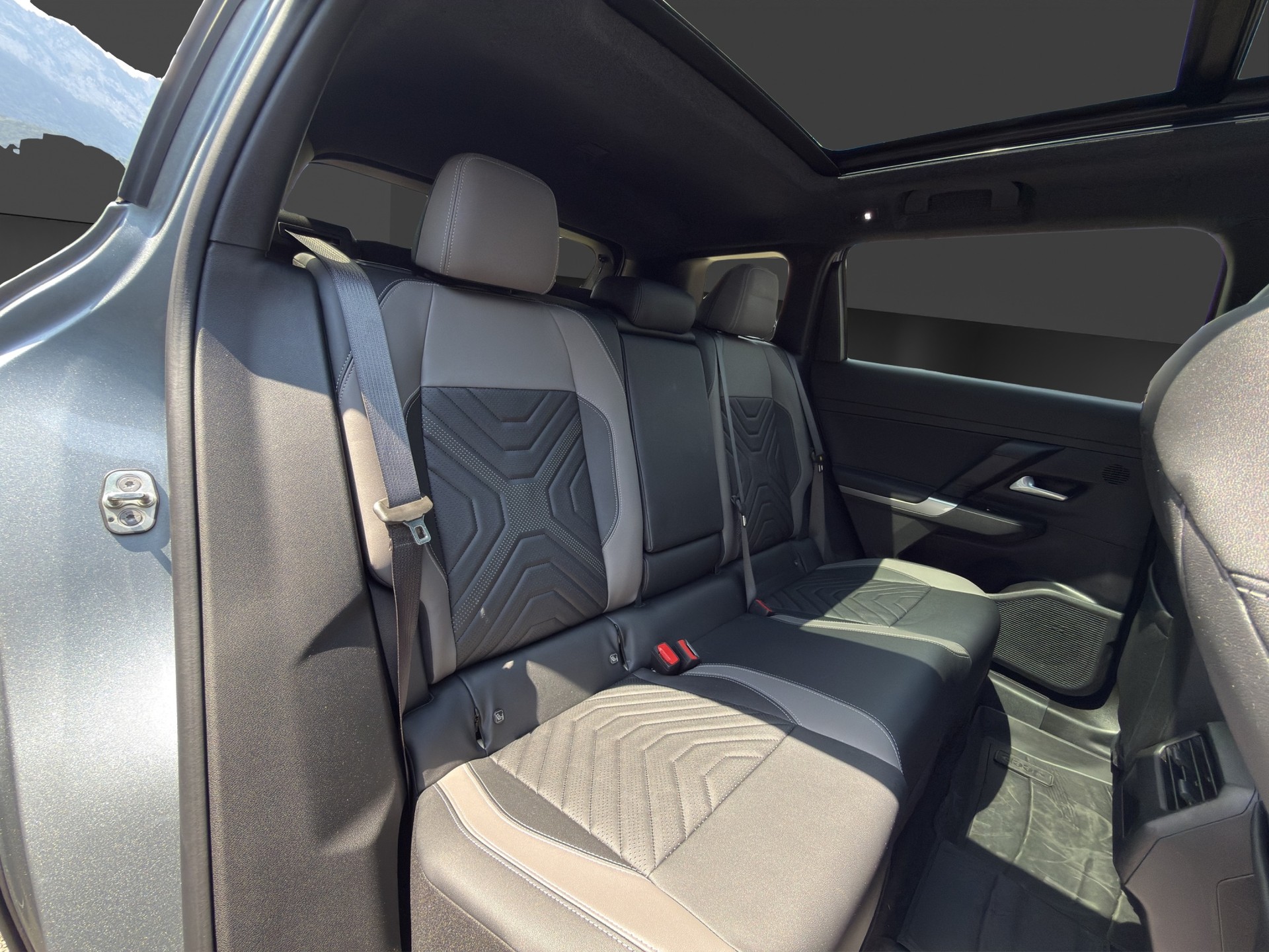 JEEP Compass 1.2 T e-Hybrid First Edition-image-16