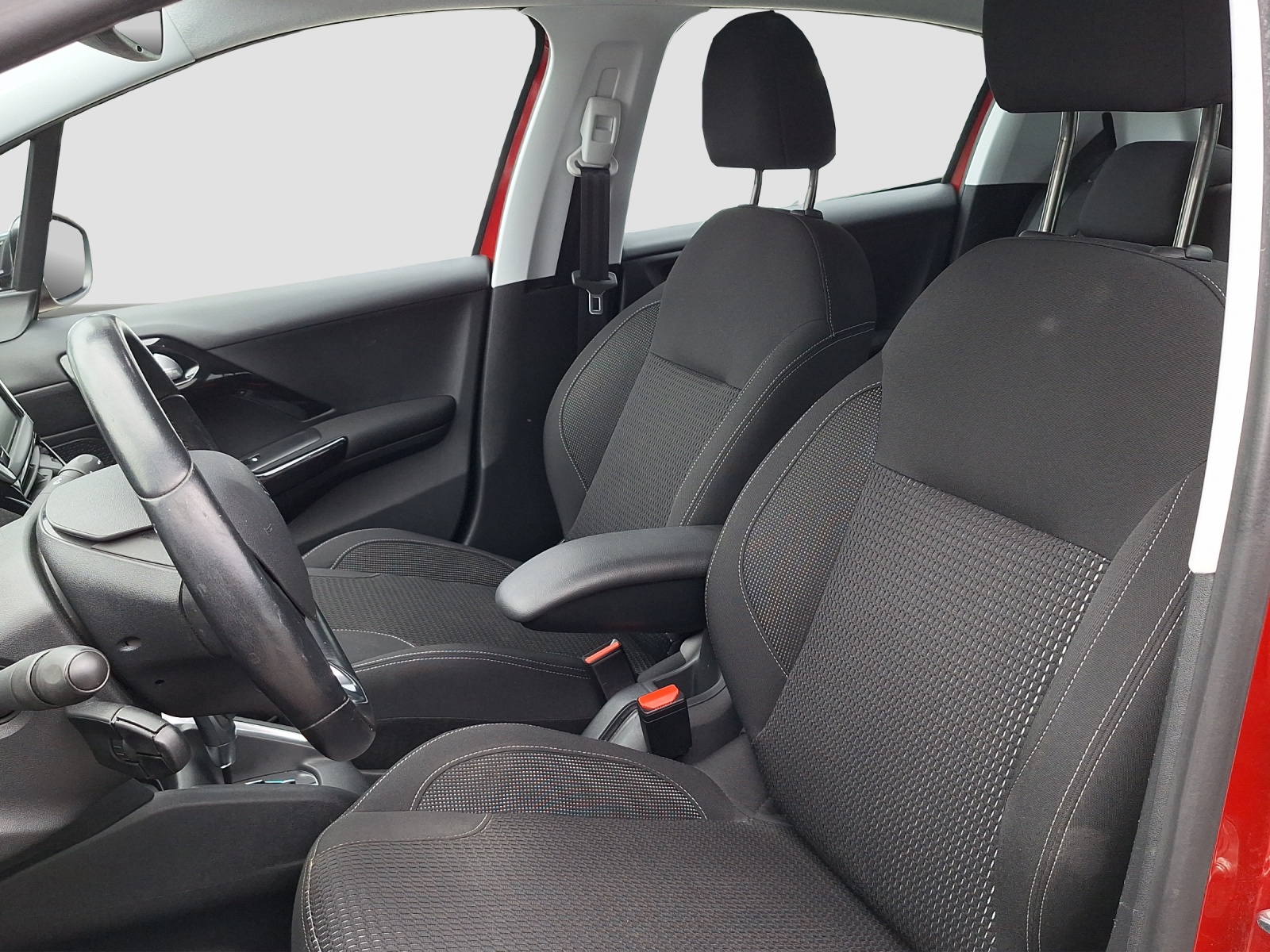 PEUGEOT 208 1.2 PureTech Allure S/S-image-9