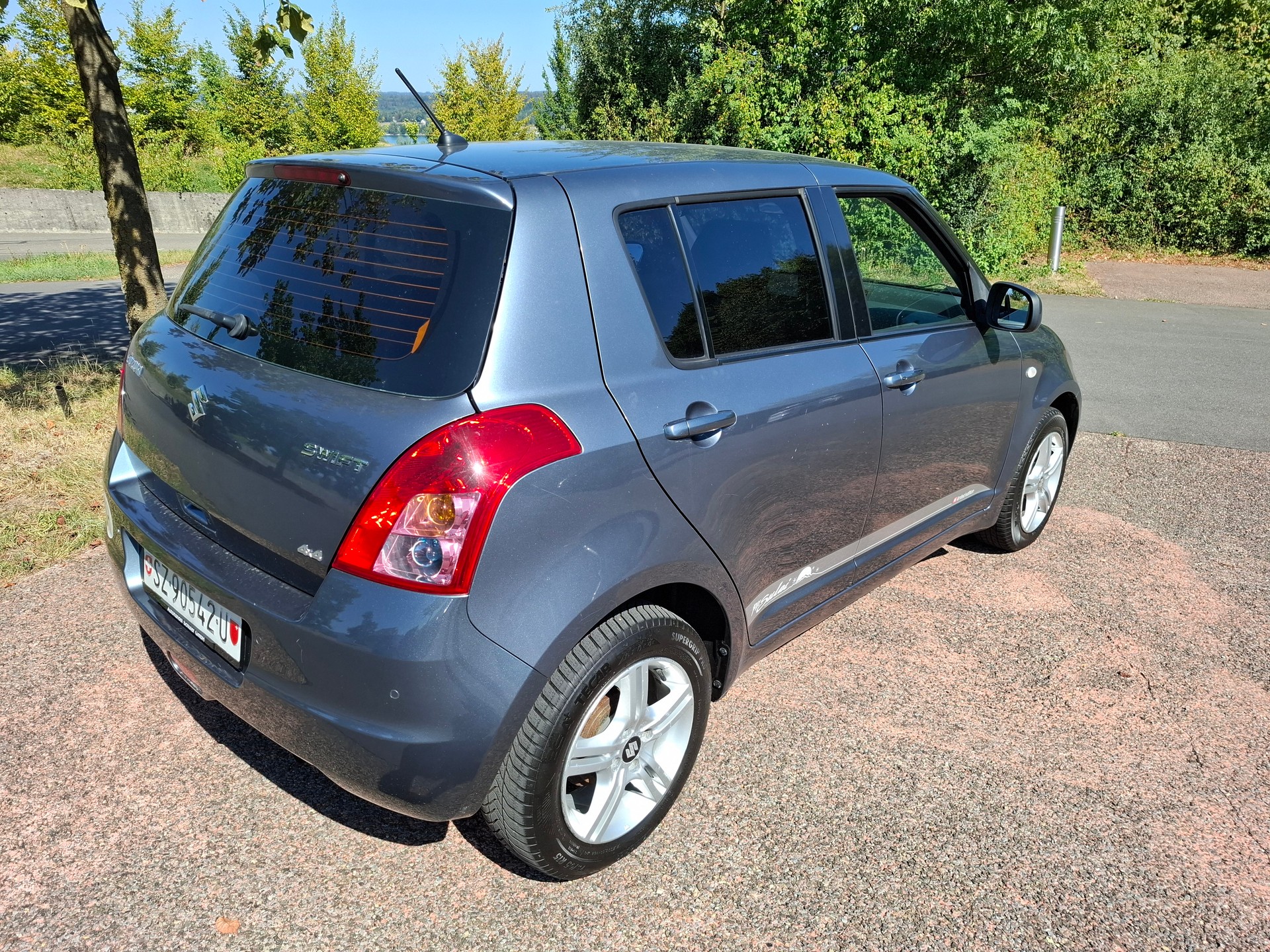 SUZUKI Swift 1.3i 16V GL Top 4x4-image-5