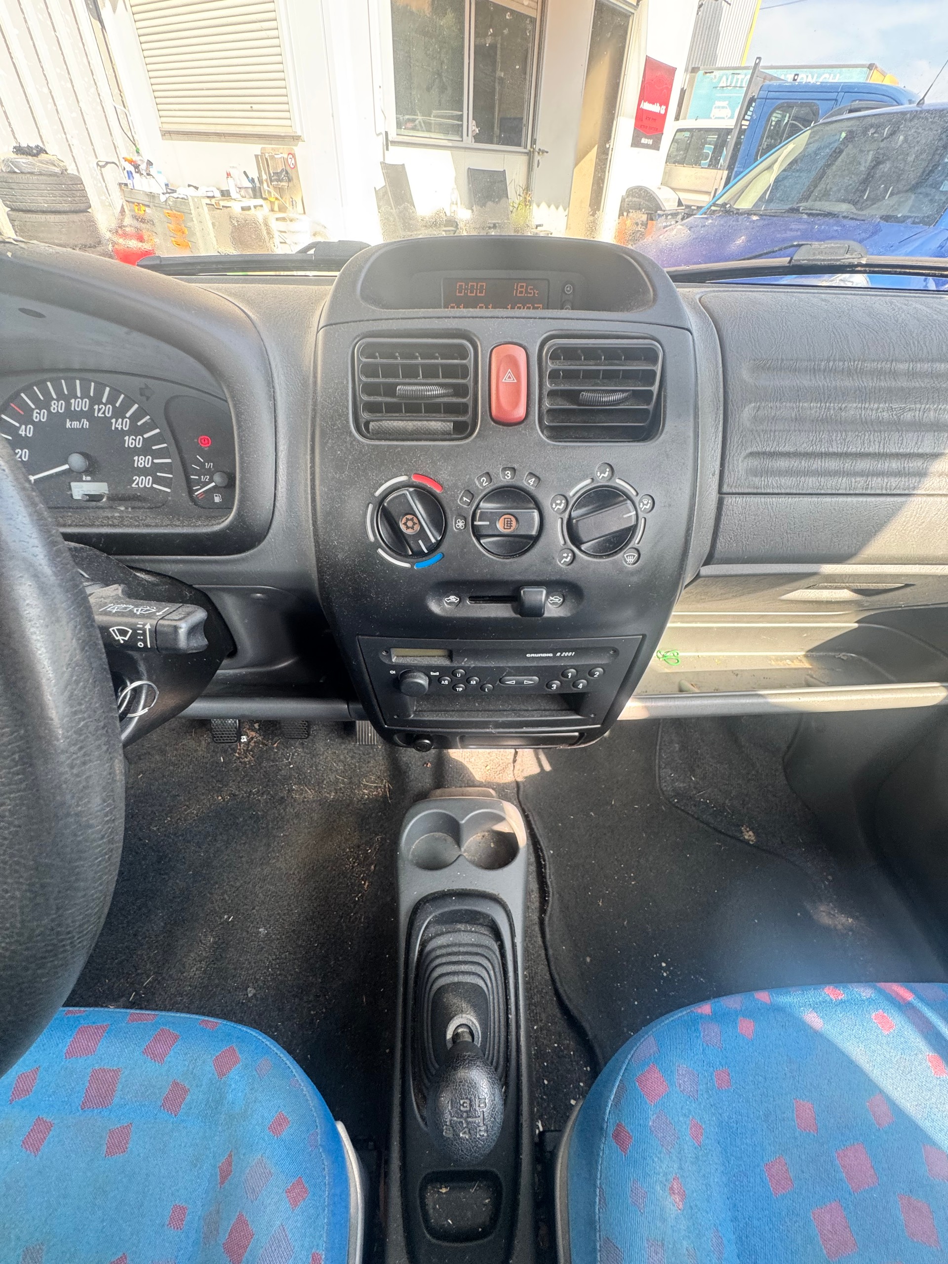 OPEL Agila 1.0 12V Comfort-image-6