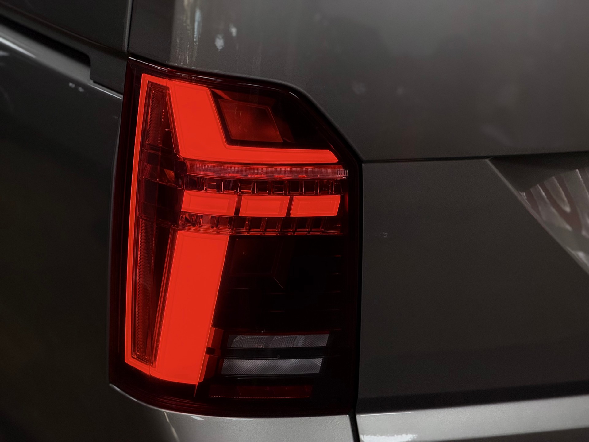 VW T6.1 Multivan 2.0 Bi-TDI Highline Liberty 4Mot. DSG - BULLI Sonderausstattung-image-8