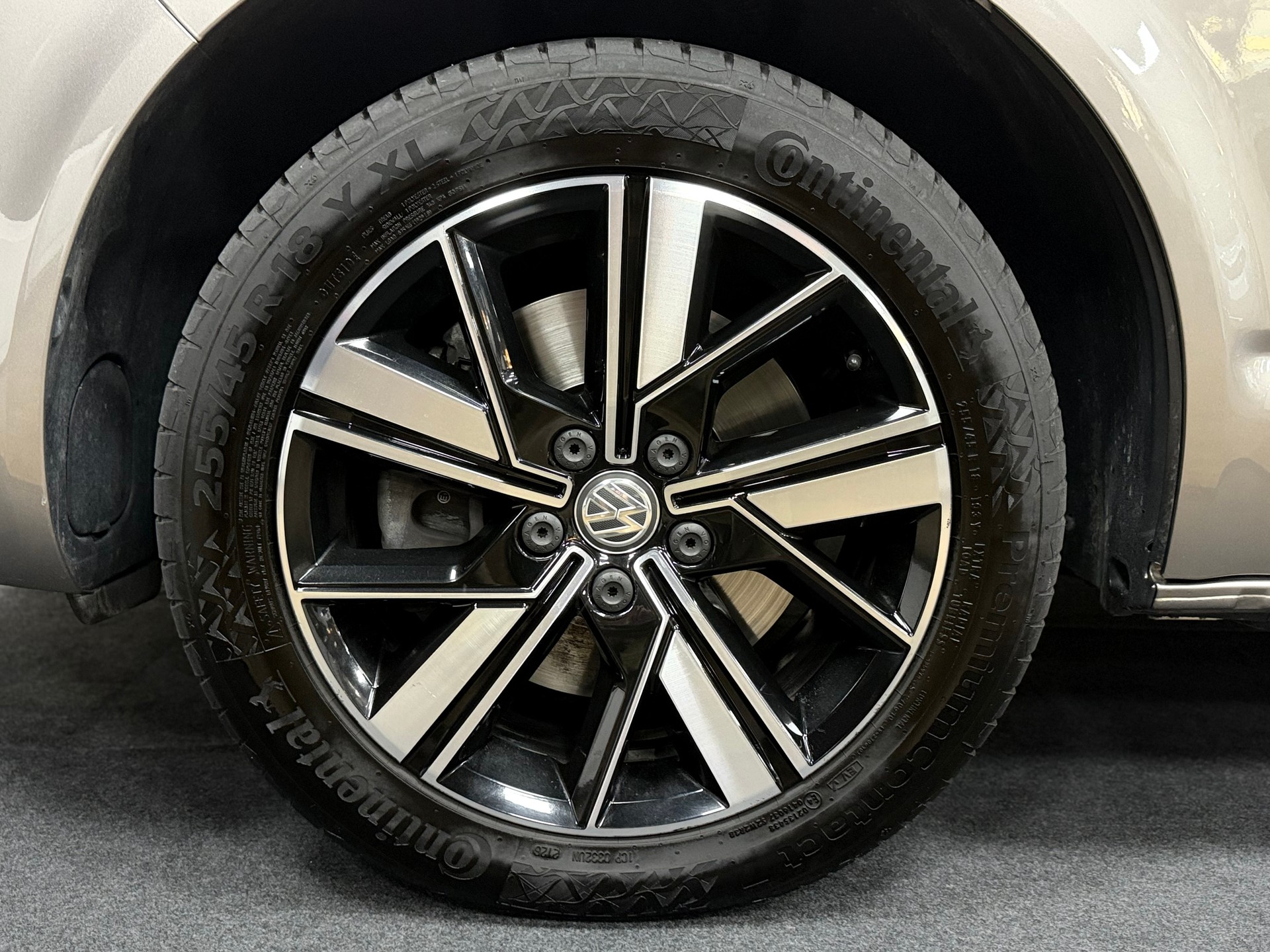 VW T6.1 Multivan 2.0 Bi-TDI Highline Liberty 4Mot. DSG - BULLI Sonderausstattung-image-30