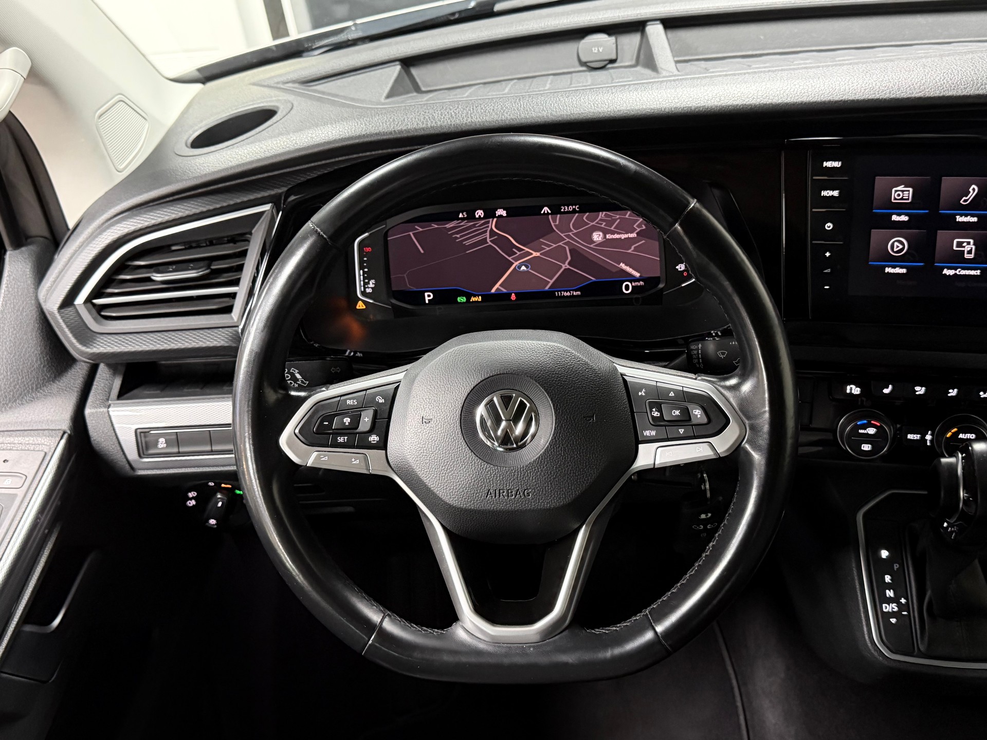 VW T6.1 Multivan 2.0 Bi-TDI Highline Liberty 4Mot. DSG - BULLI Sonderausstattung-image-15