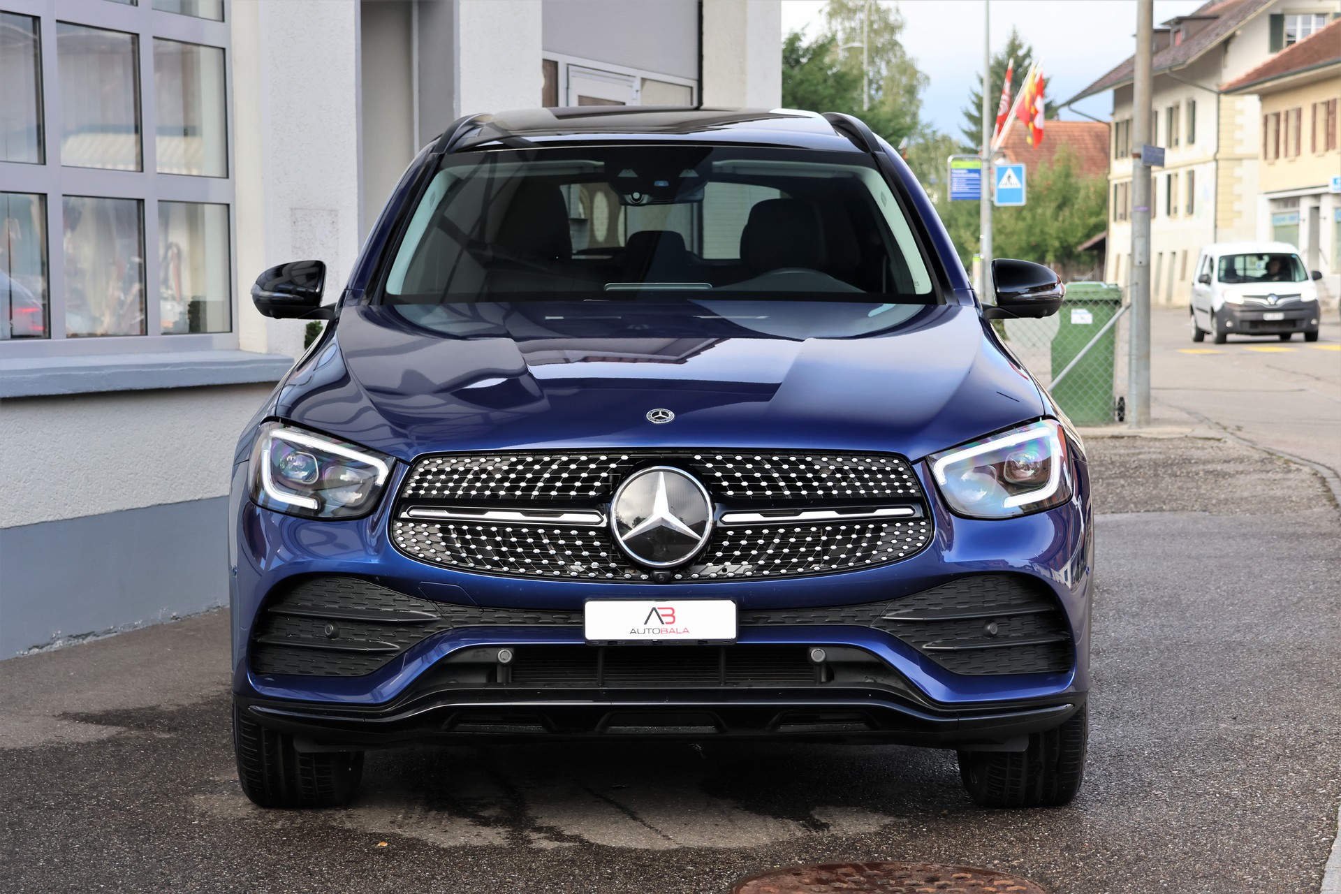 MERCEDES-BENZ GLC 220 d AMG Line 4Matic 9G-Tronic (CH)-showroom-element-1