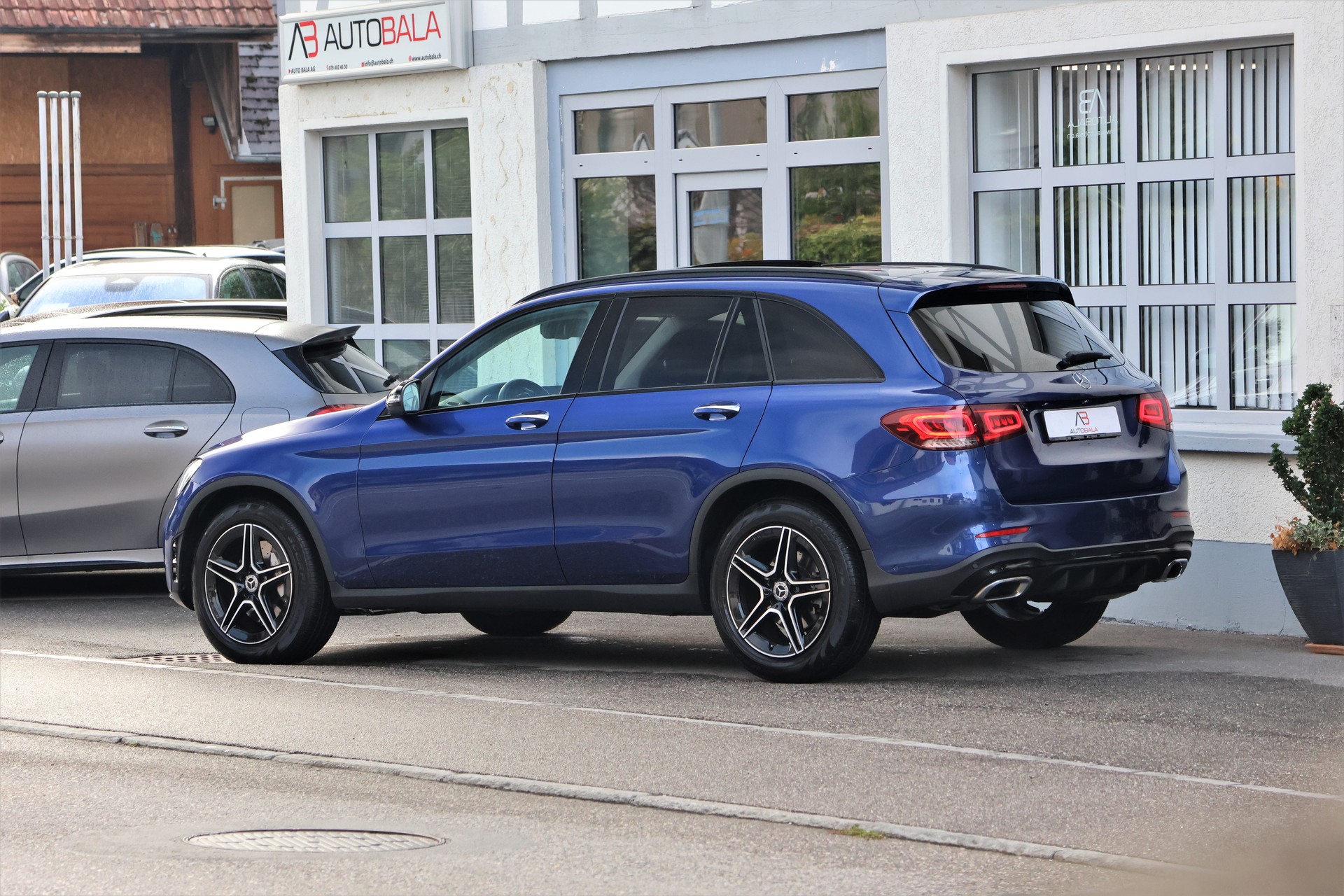 MERCEDES-BENZ GLC 220 d AMG Line 4Matic 9G-Tronic (CH)-image-4