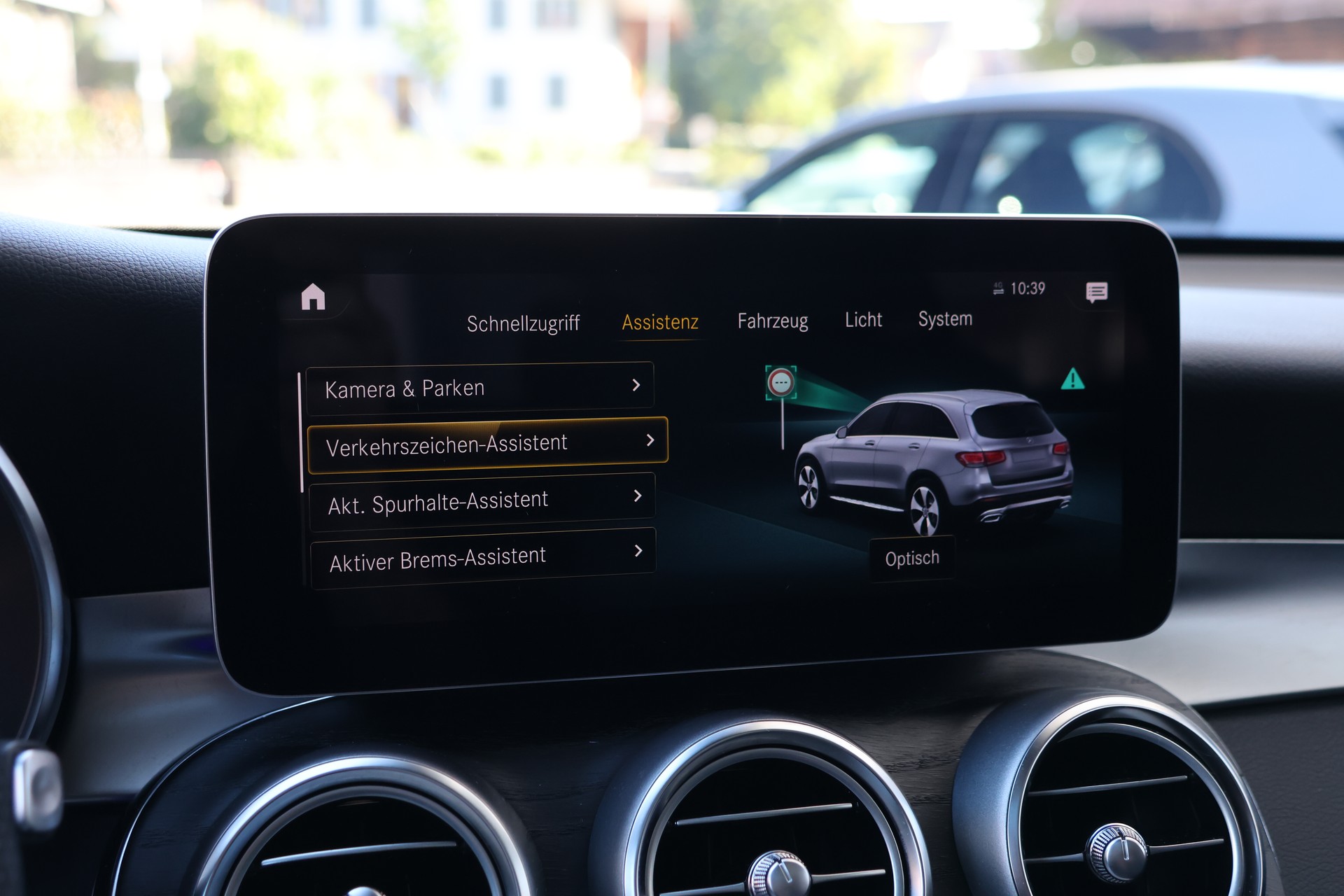 MERCEDES-BENZ GLC 220 d AMG Line 4Matic 9G-Tronic (CH)-image-23
